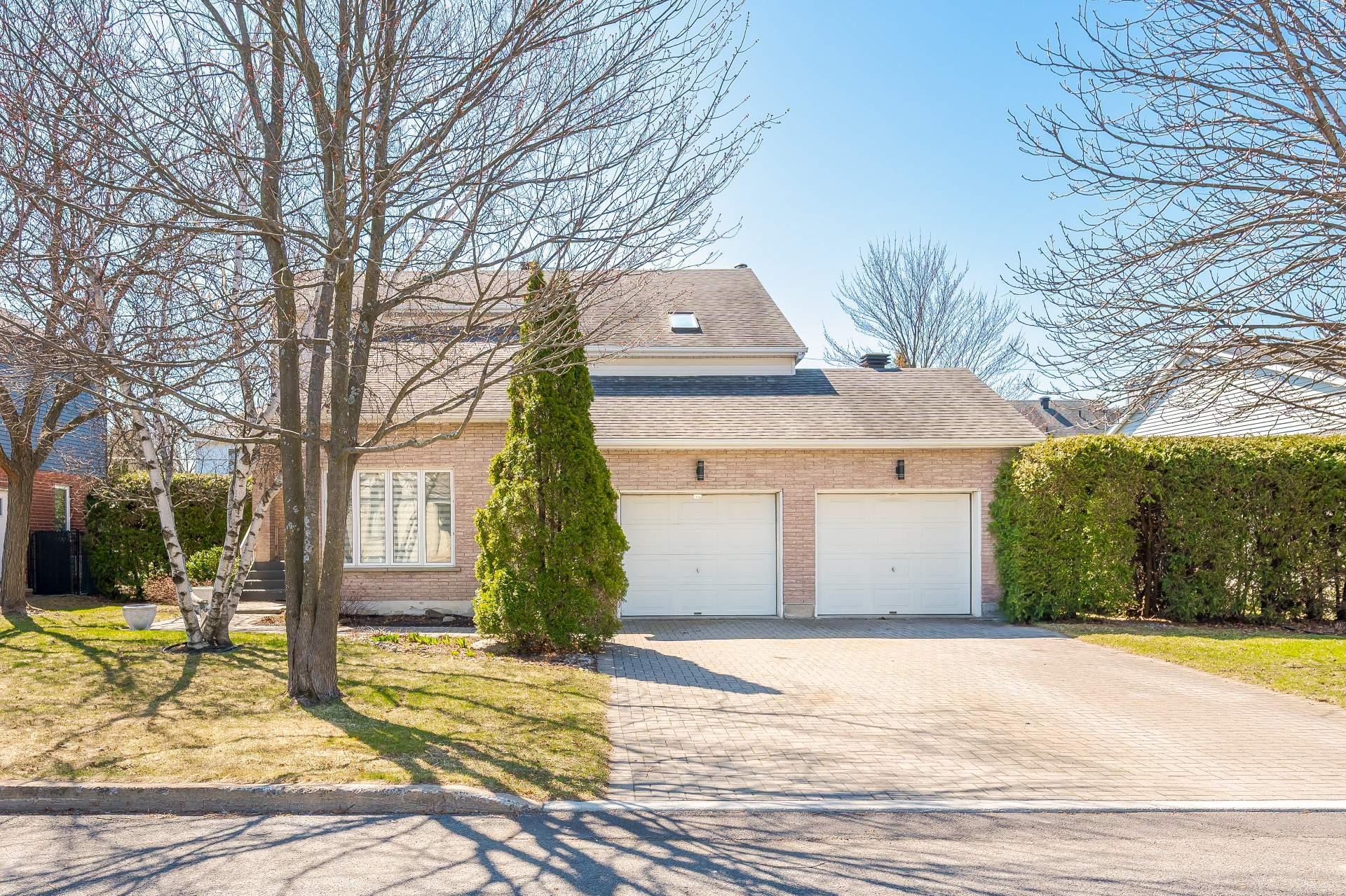 









325


Rue Gouin

,
Saint-Bruno-de-Montarville,




QC
J3V6C8

