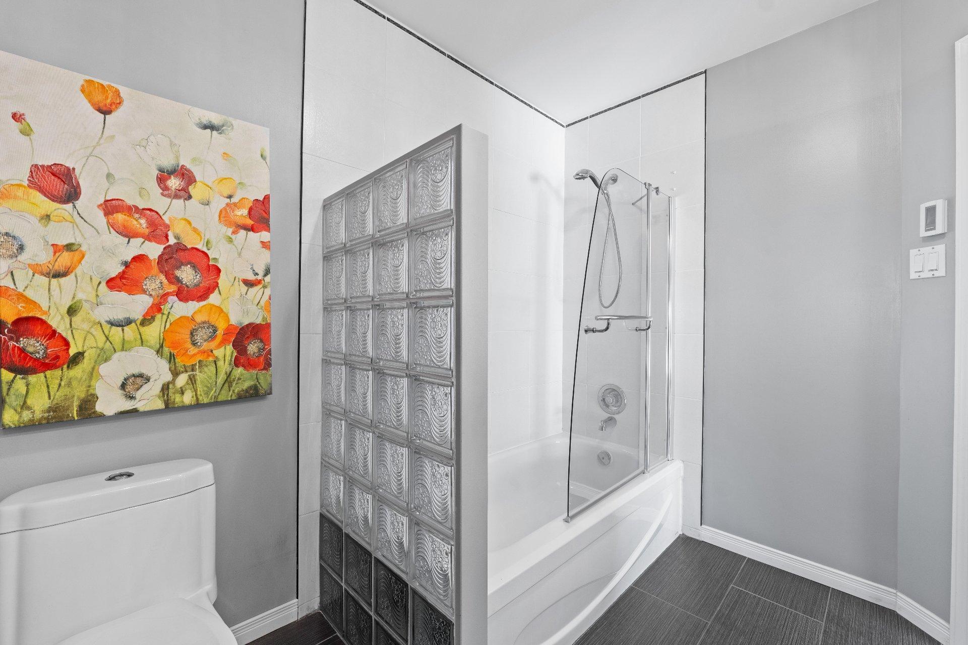 









325


Rue Gouin

,
Saint-Bruno-de-Montarville,




QC
J3V6C8

