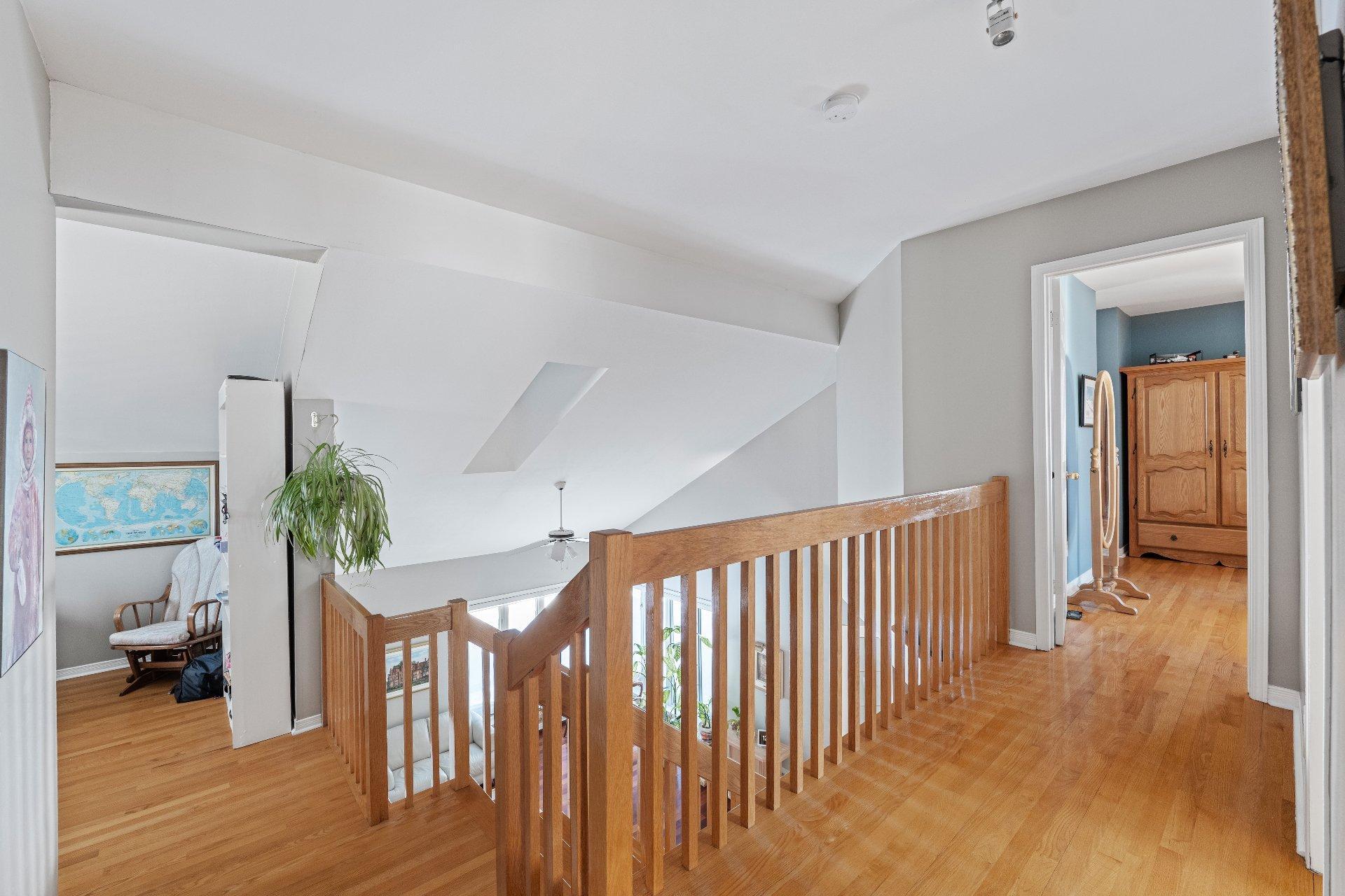 









325


Rue Gouin

,
Saint-Bruno-de-Montarville,




QC
J3V6C8

