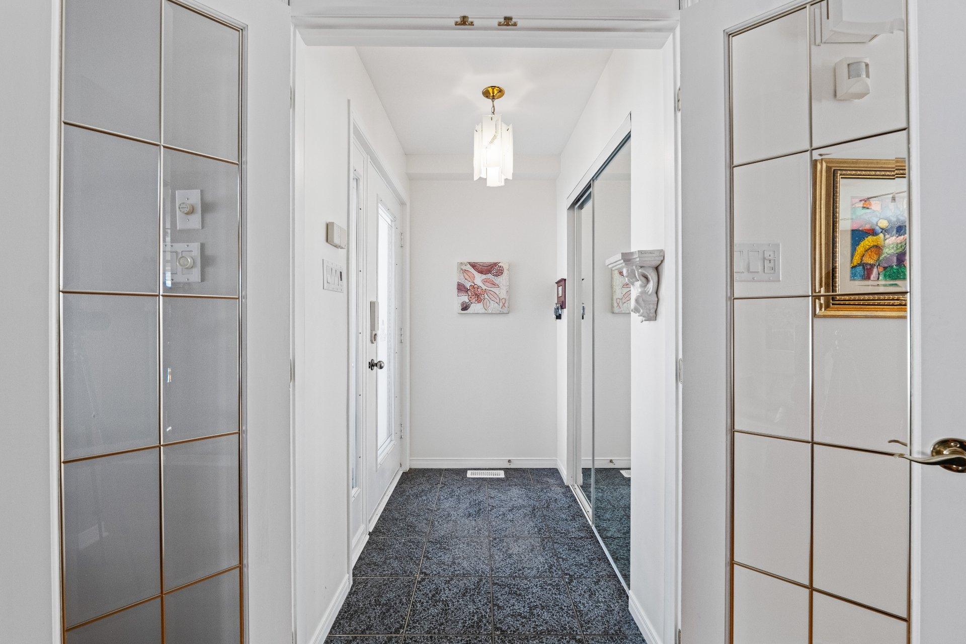 









325


Rue Gouin

,
Saint-Bruno-de-Montarville,




QC
J3V6C8

