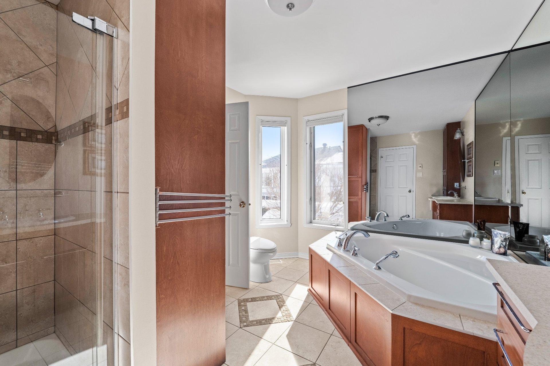 









325


Rue Gouin

,
Saint-Bruno-de-Montarville,




QC
J3V6C8

