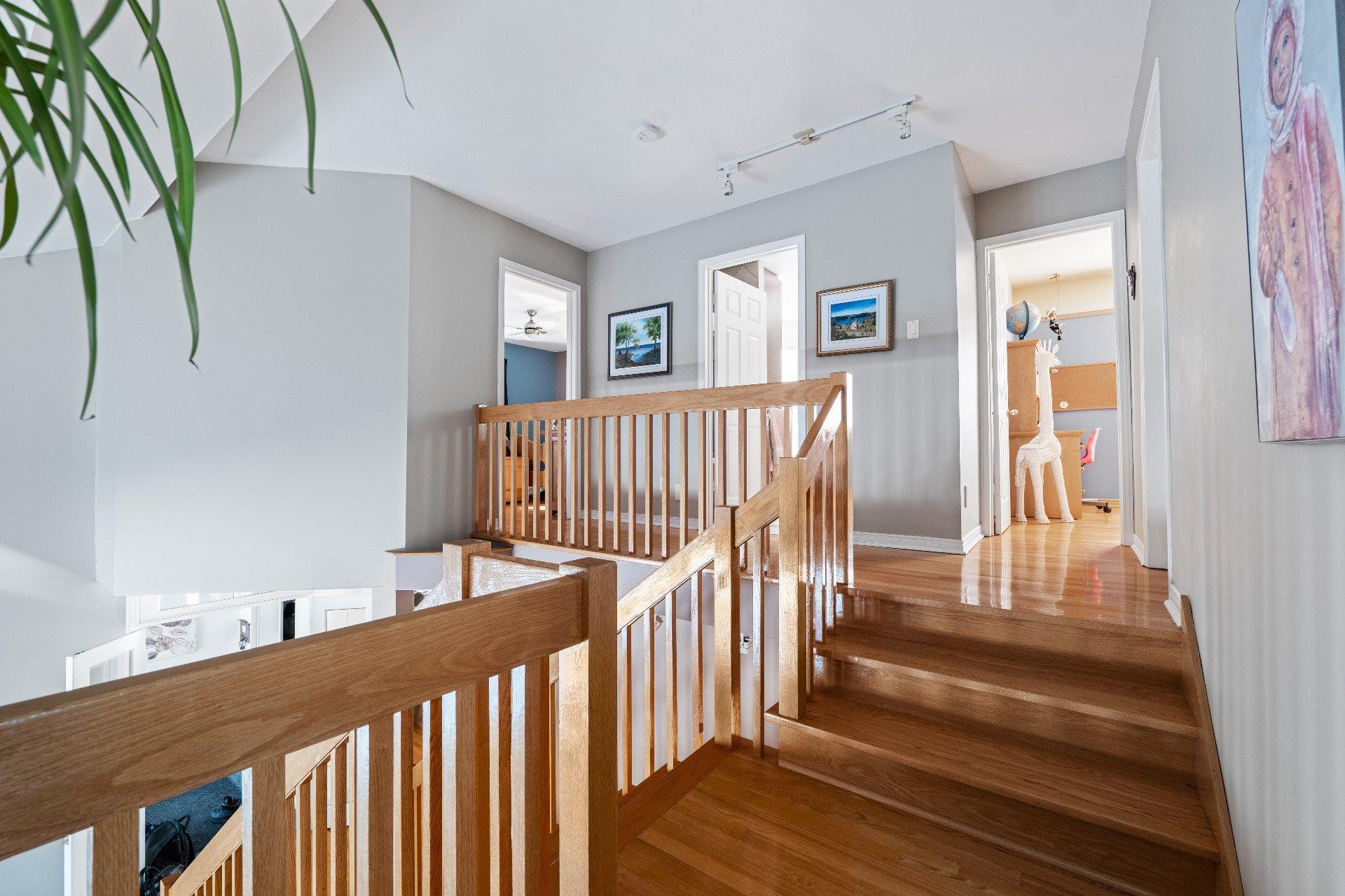 









325


Rue Gouin

,
Saint-Bruno-de-Montarville,




QC
J3V6C8

