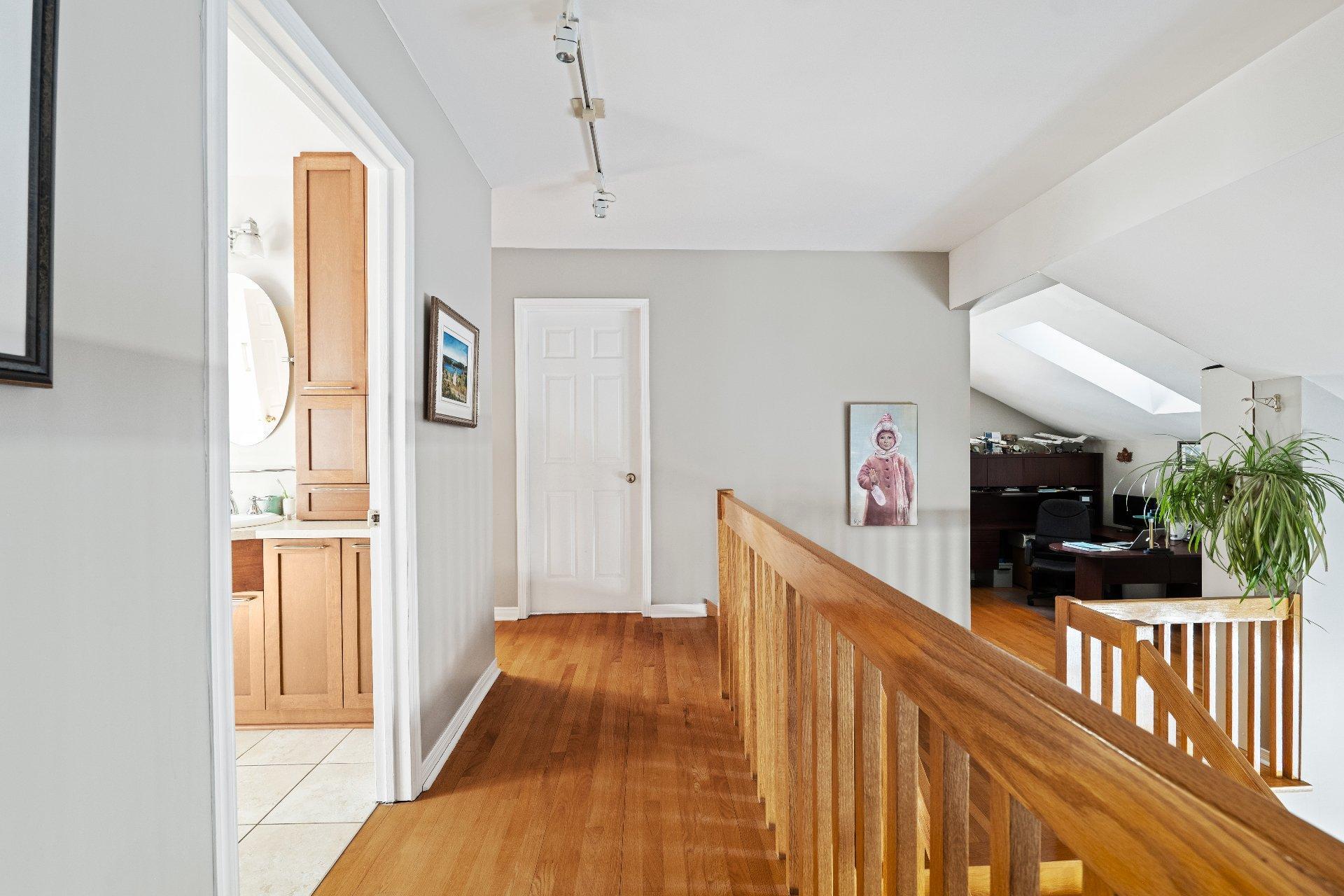 









325


Rue Gouin

,
Saint-Bruno-de-Montarville,




QC
J3V6C8

