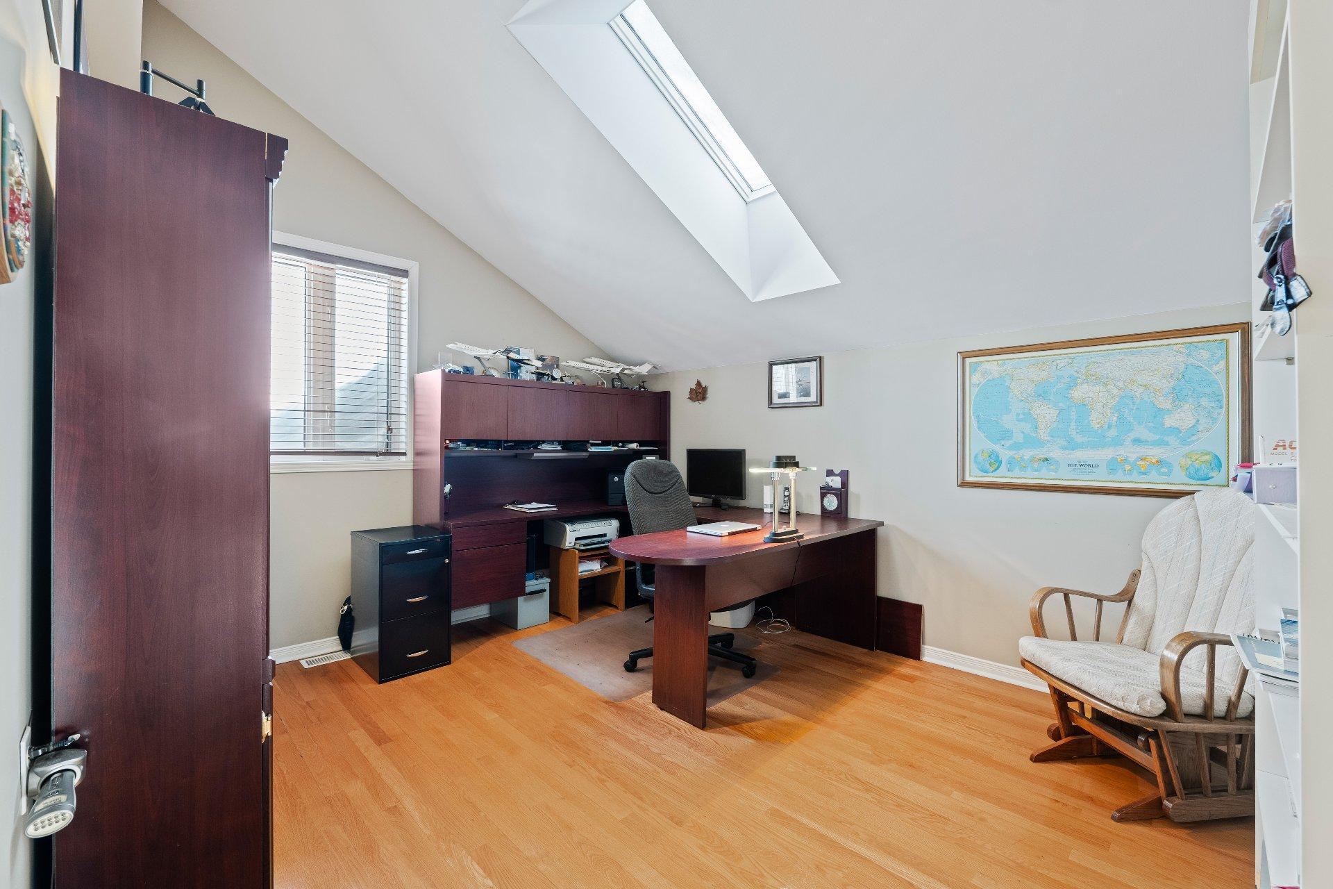 









325


Rue Gouin

,
Saint-Bruno-de-Montarville,




QC
J3V6C8


