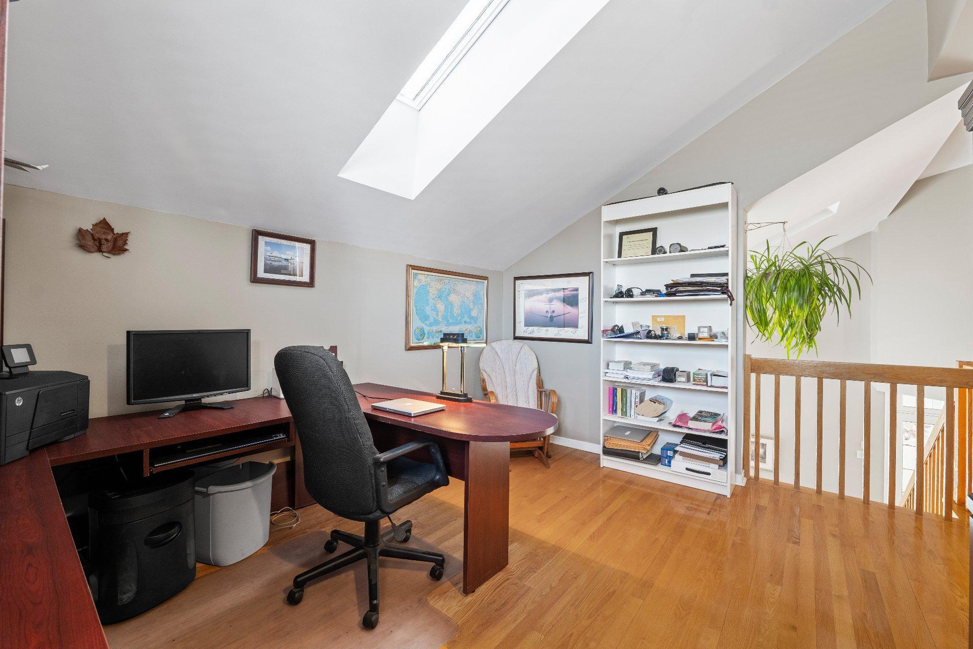 









325


Rue Gouin

,
Saint-Bruno-de-Montarville,




QC
J3V6C8


