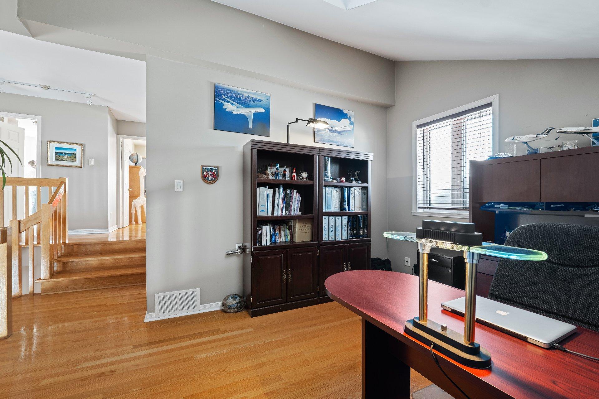 









325


Rue Gouin

,
Saint-Bruno-de-Montarville,




QC
J3V6C8

