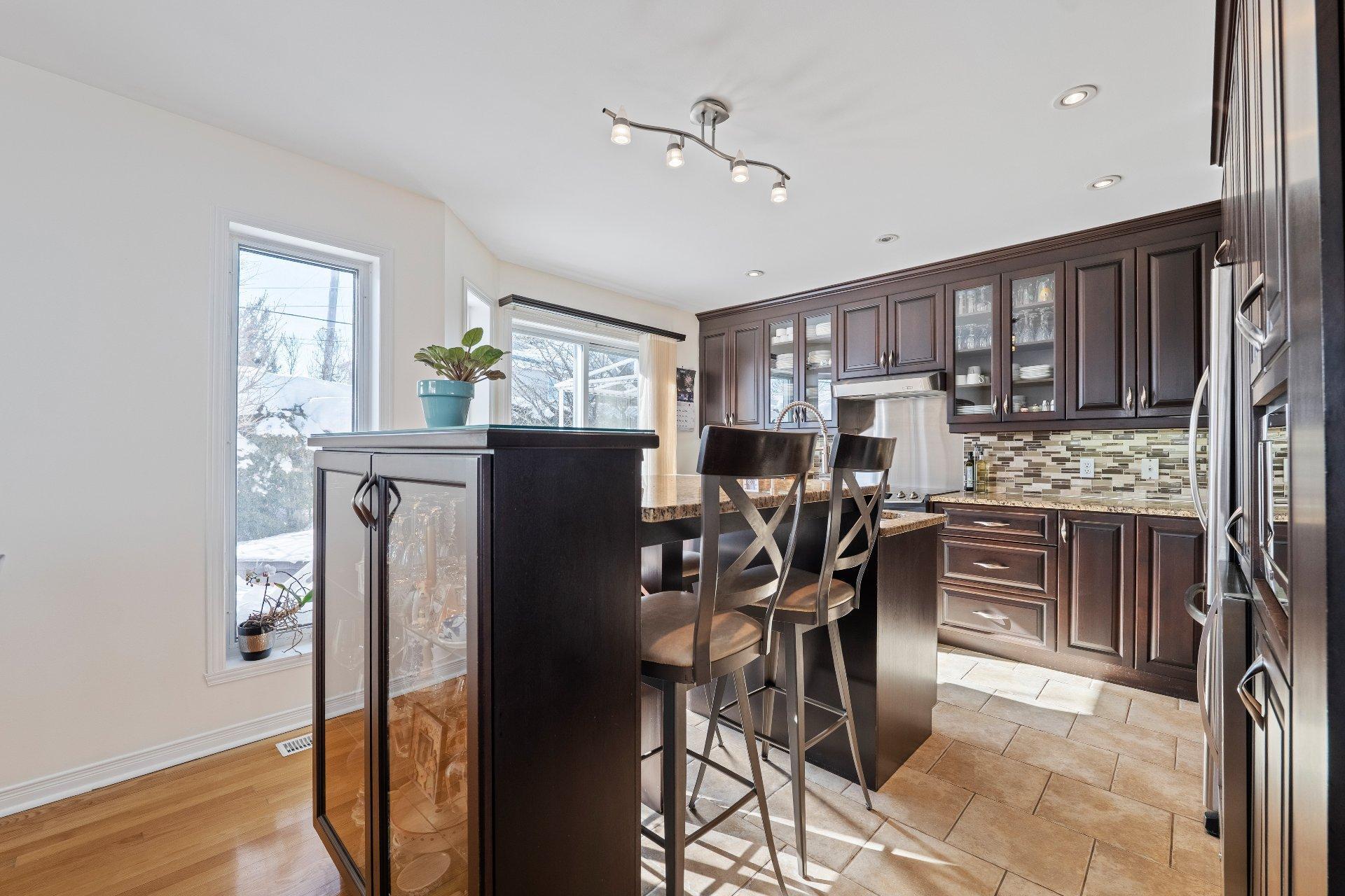 









325


Rue Gouin

,
Saint-Bruno-de-Montarville,




QC
J3V6C8

