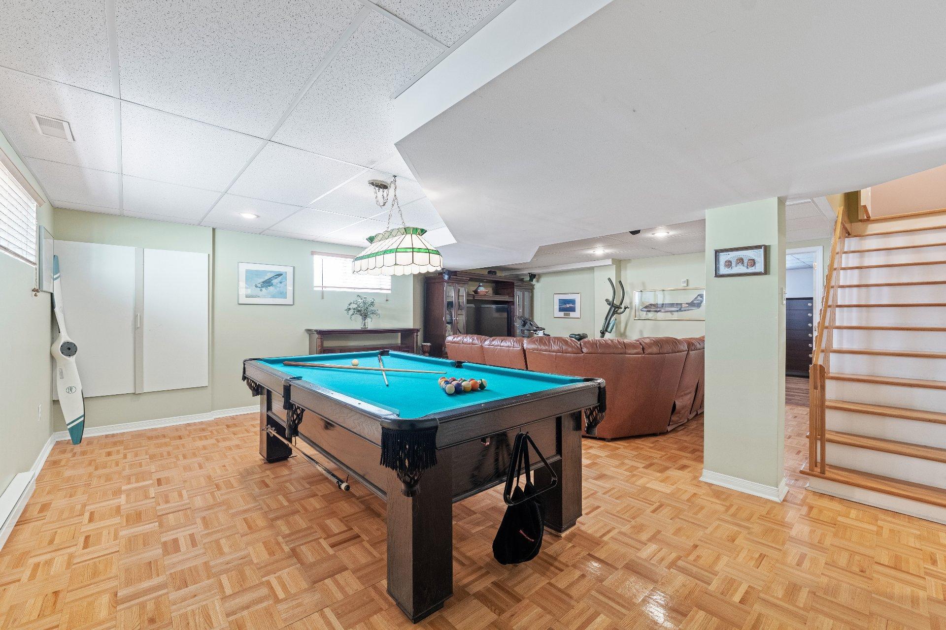 









325


Rue Gouin

,
Saint-Bruno-de-Montarville,




QC
J3V6C8

