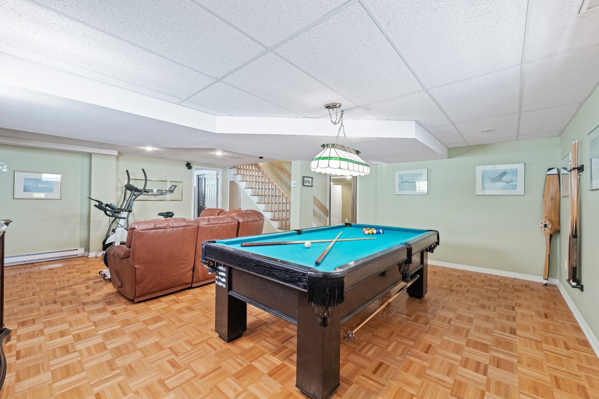 









325


Rue Gouin

,
Saint-Bruno-de-Montarville,




QC
J3V6C8

