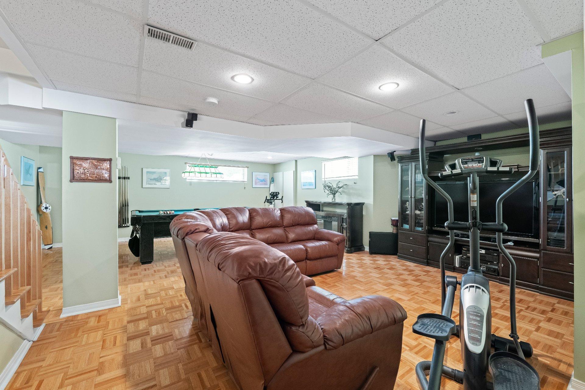 









325


Rue Gouin

,
Saint-Bruno-de-Montarville,




QC
J3V6C8

