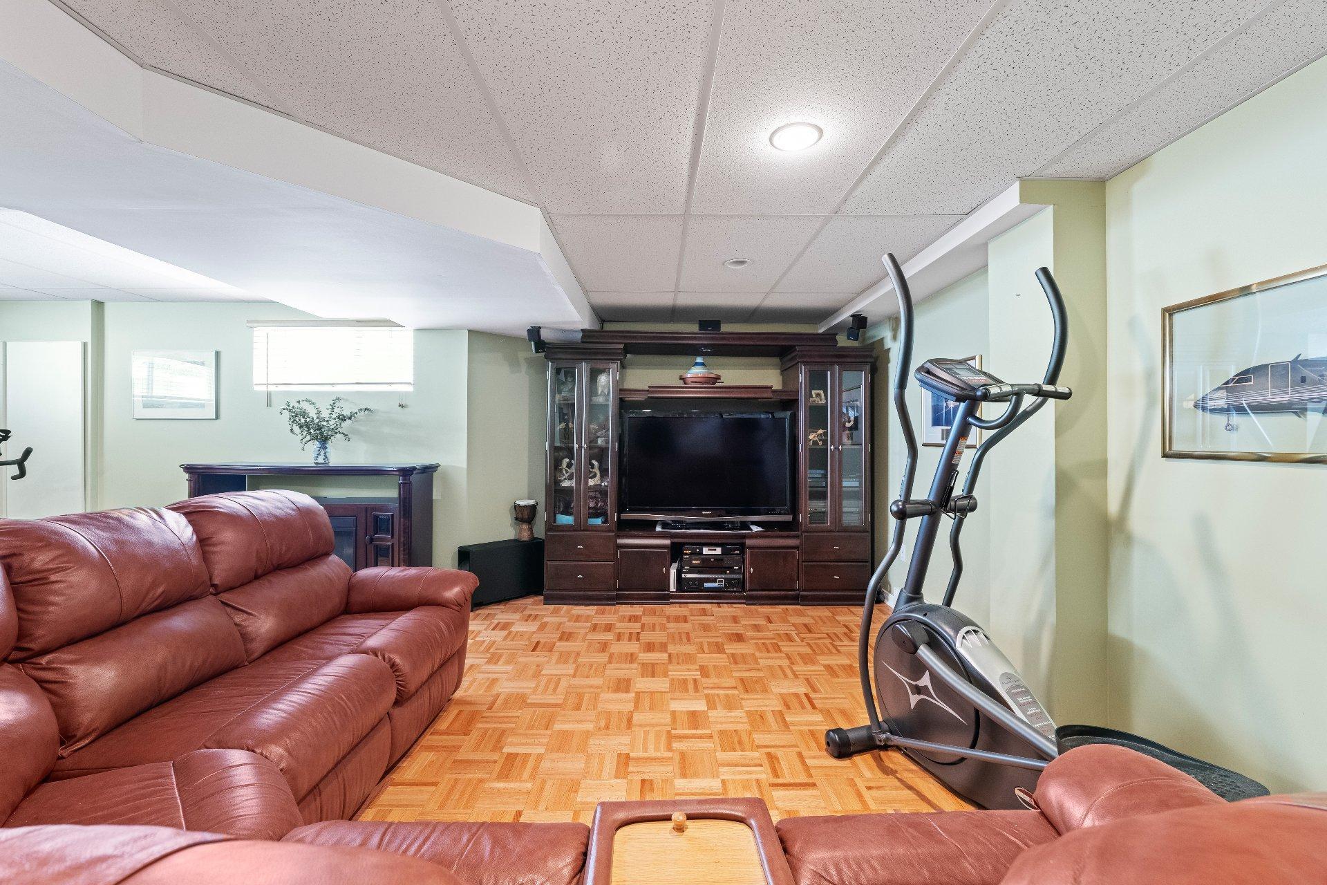 









325


Rue Gouin

,
Saint-Bruno-de-Montarville,




QC
J3V6C8

