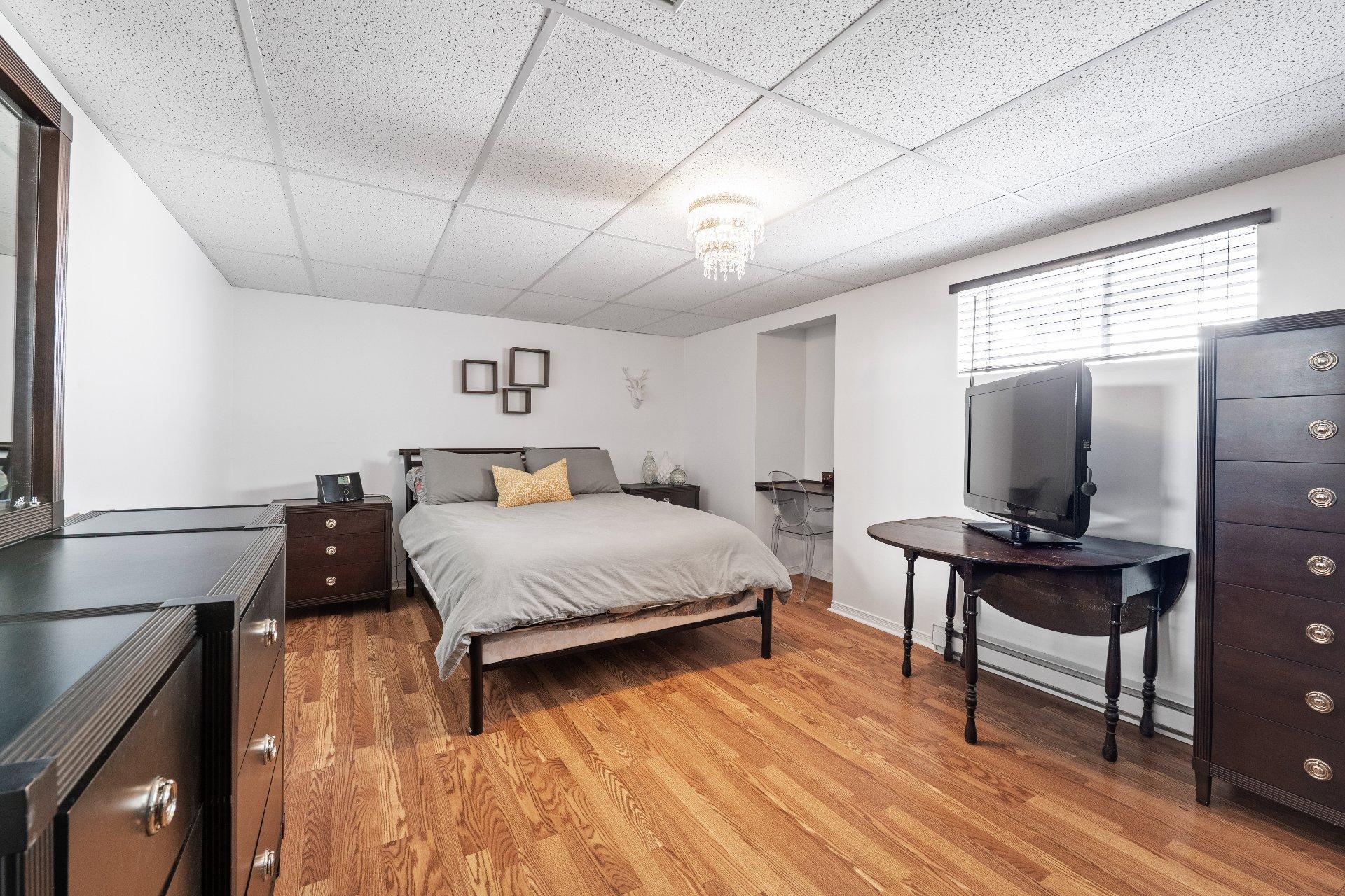 









325


Rue Gouin

,
Saint-Bruno-de-Montarville,




QC
J3V6C8

