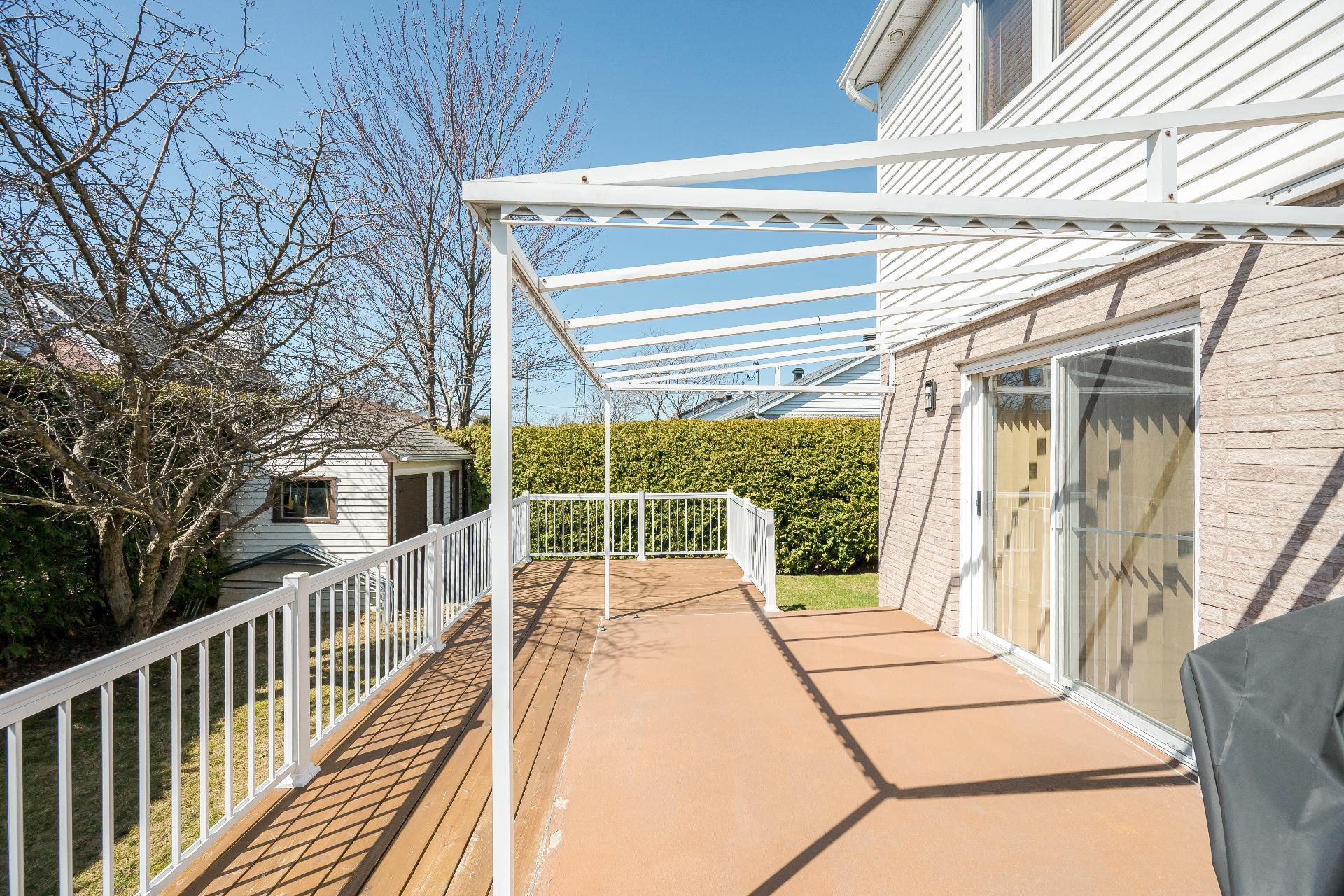 









325


Rue Gouin

,
Saint-Bruno-de-Montarville,




QC
J3V6C8

