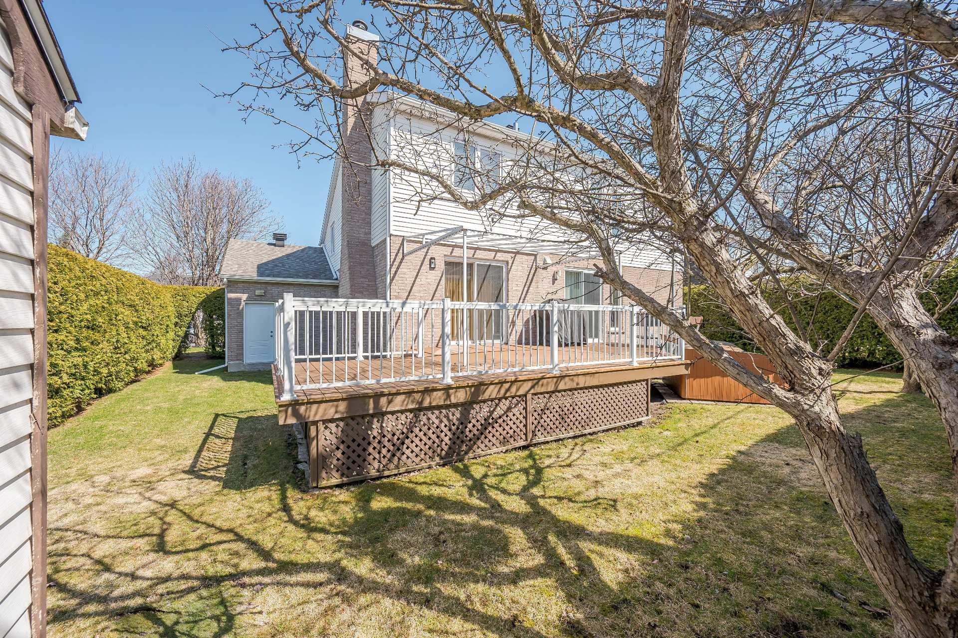 









325


Rue Gouin

,
Saint-Bruno-de-Montarville,




QC
J3V6C8

