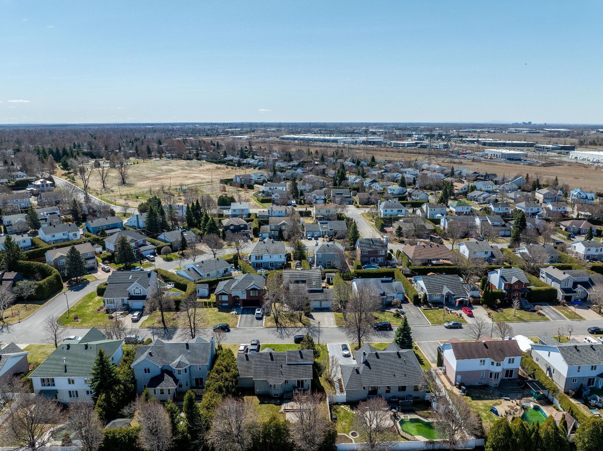 









325


Rue Gouin

,
Saint-Bruno-de-Montarville,




QC
J3V6C8

