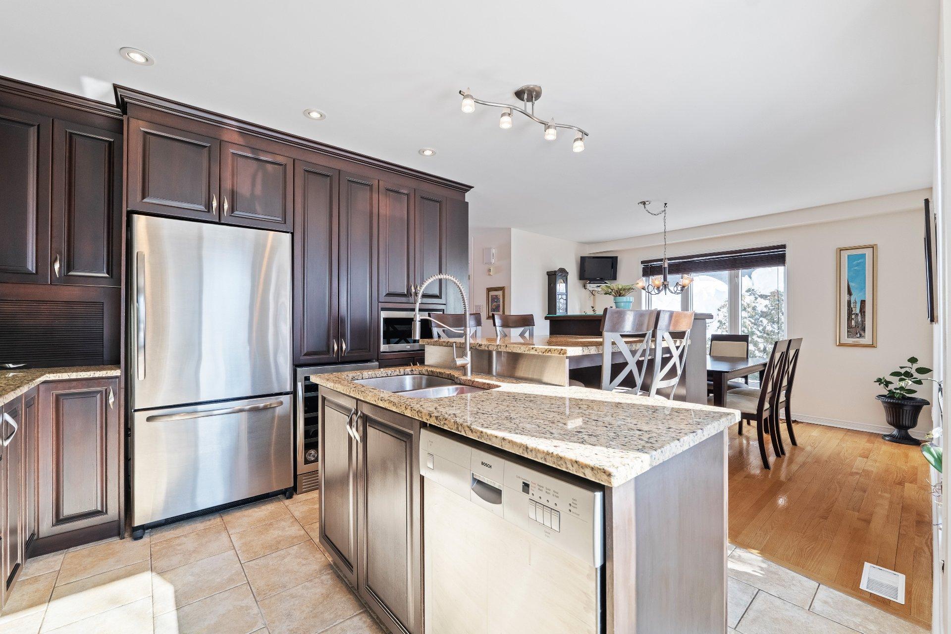 









325


Rue Gouin

,
Saint-Bruno-de-Montarville,




QC
J3V6C8

