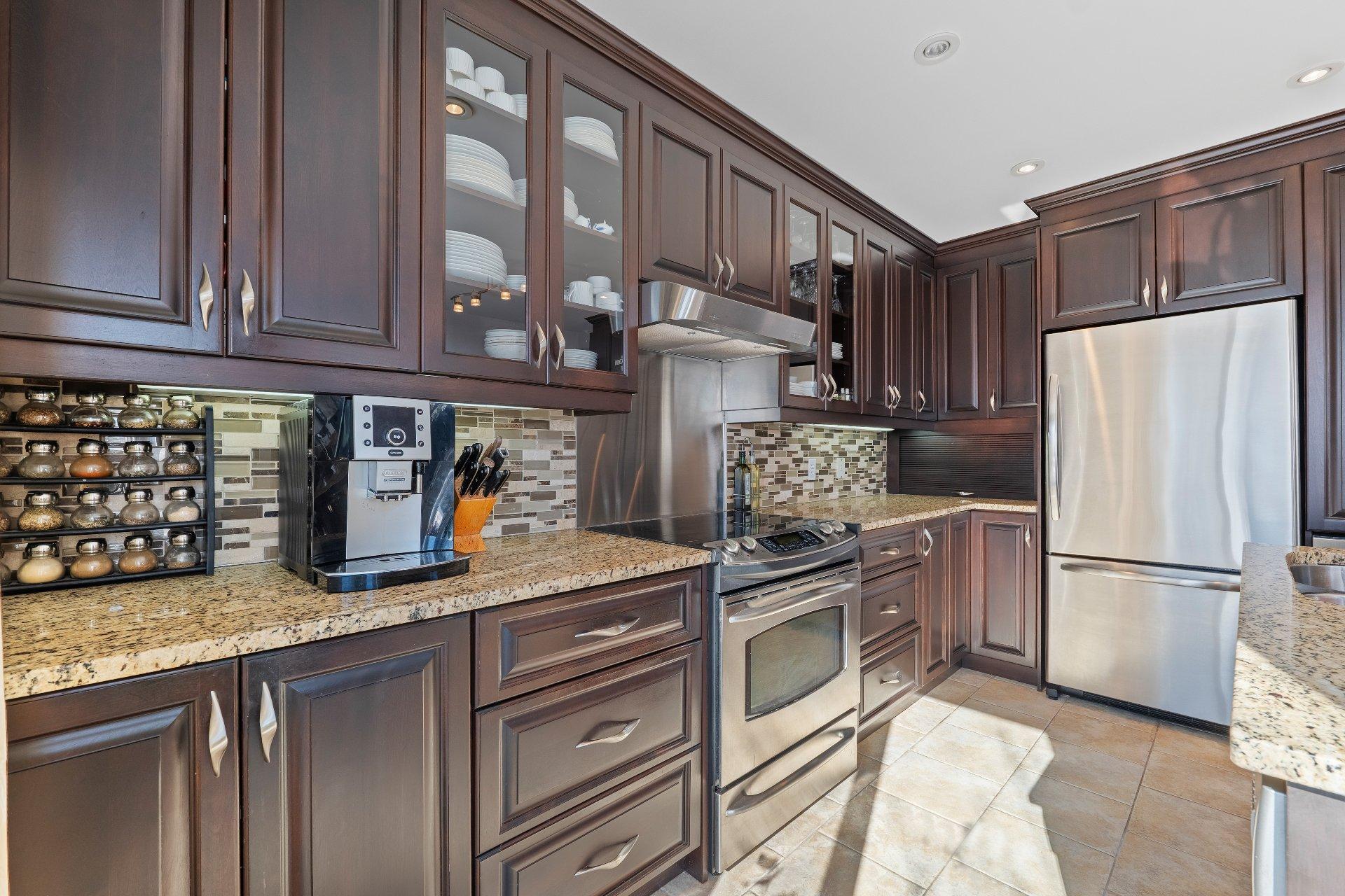 









325


Rue Gouin

,
Saint-Bruno-de-Montarville,




QC
J3V6C8

