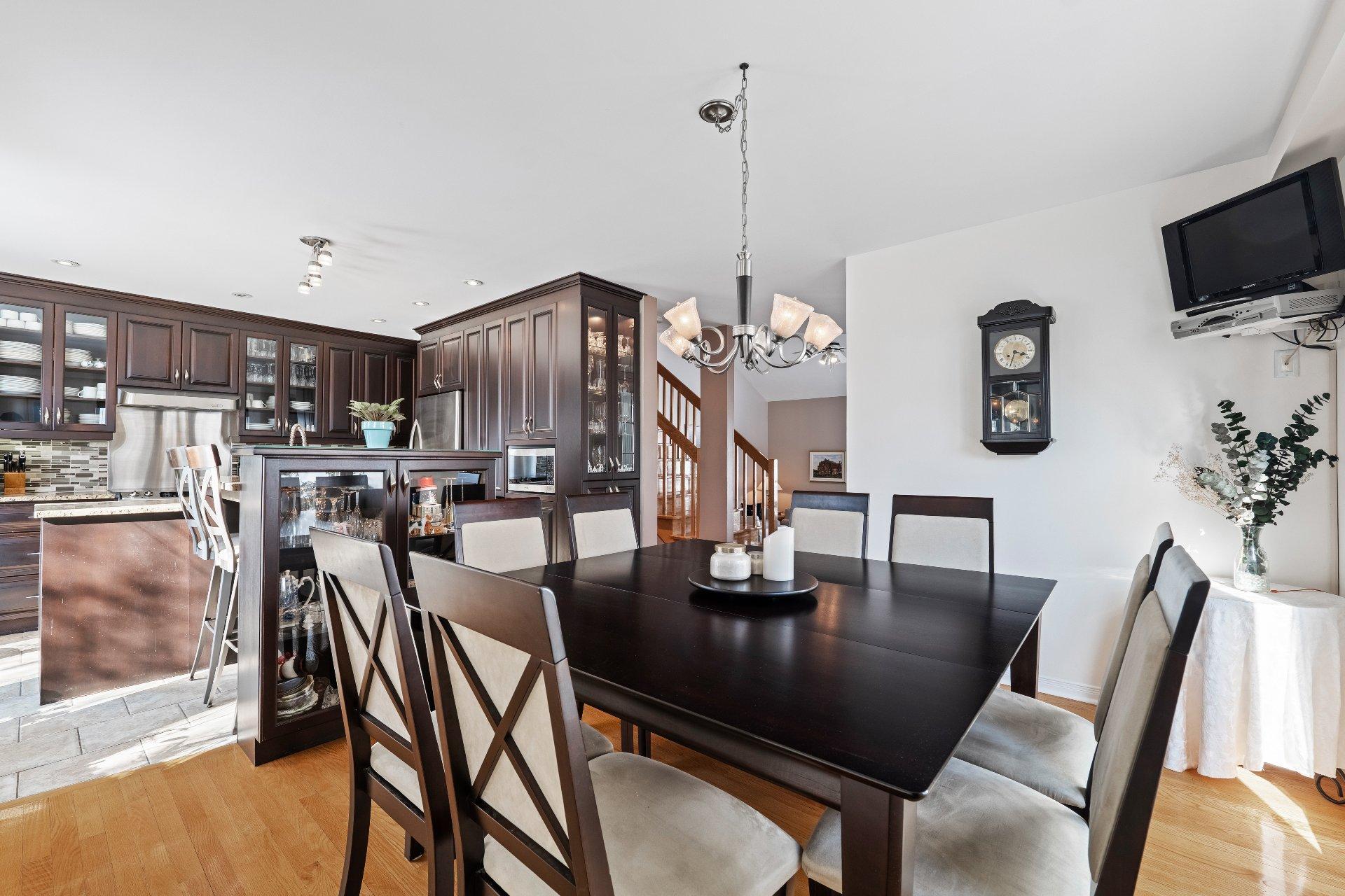 









325


Rue Gouin

,
Saint-Bruno-de-Montarville,




QC
J3V6C8

