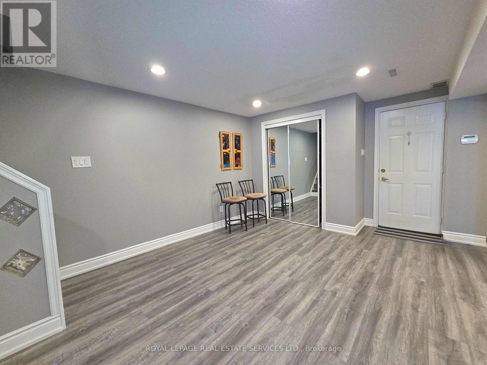 












LOWER - 20 PRESIDENTIAL STREET

,
Vaughan,




Ontario
L4L5H1

