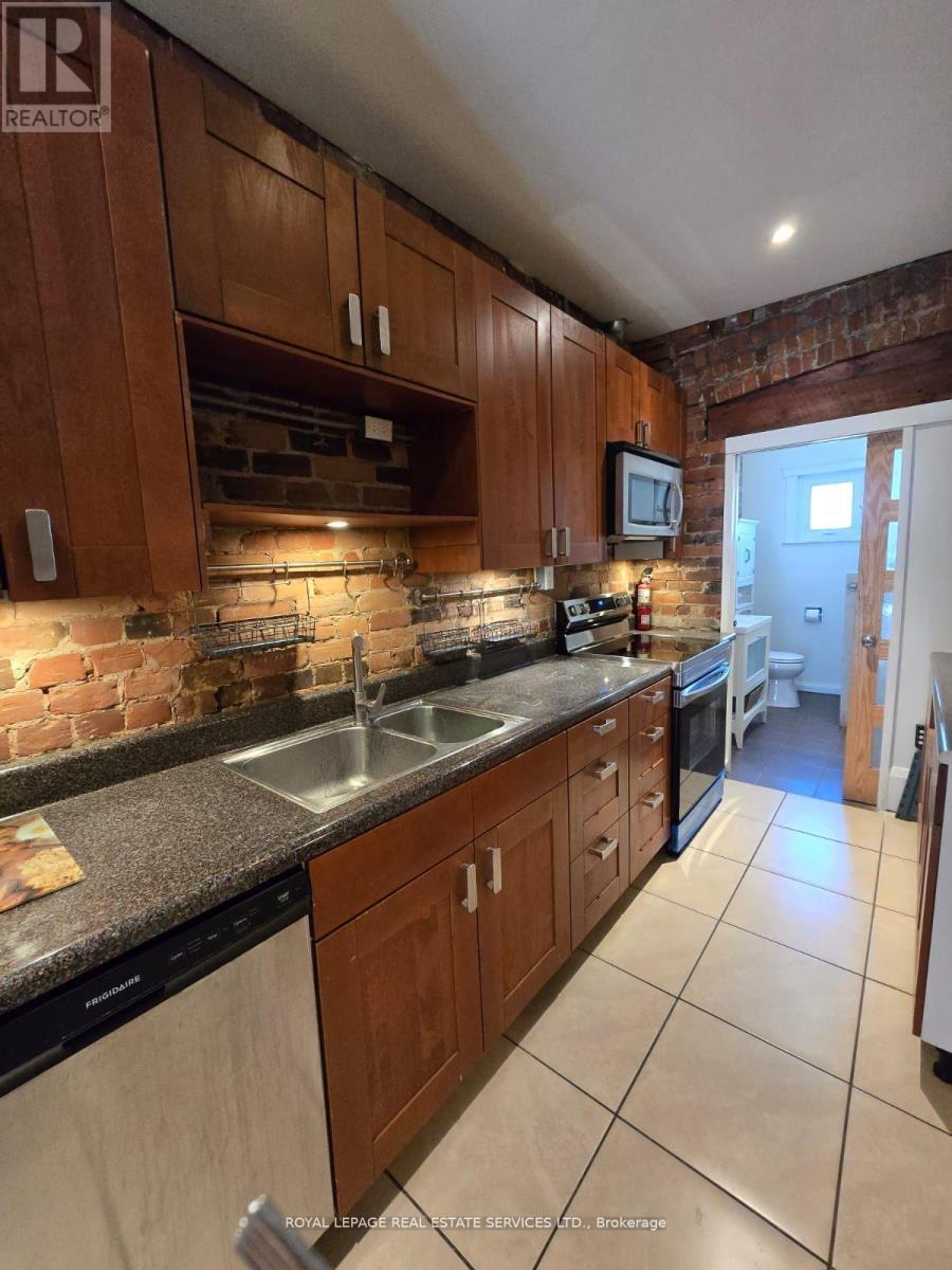 












MAIN - 1399 LANSDOWNE AVENUE

,
Toronto,




Ontario
M6H3Z9

