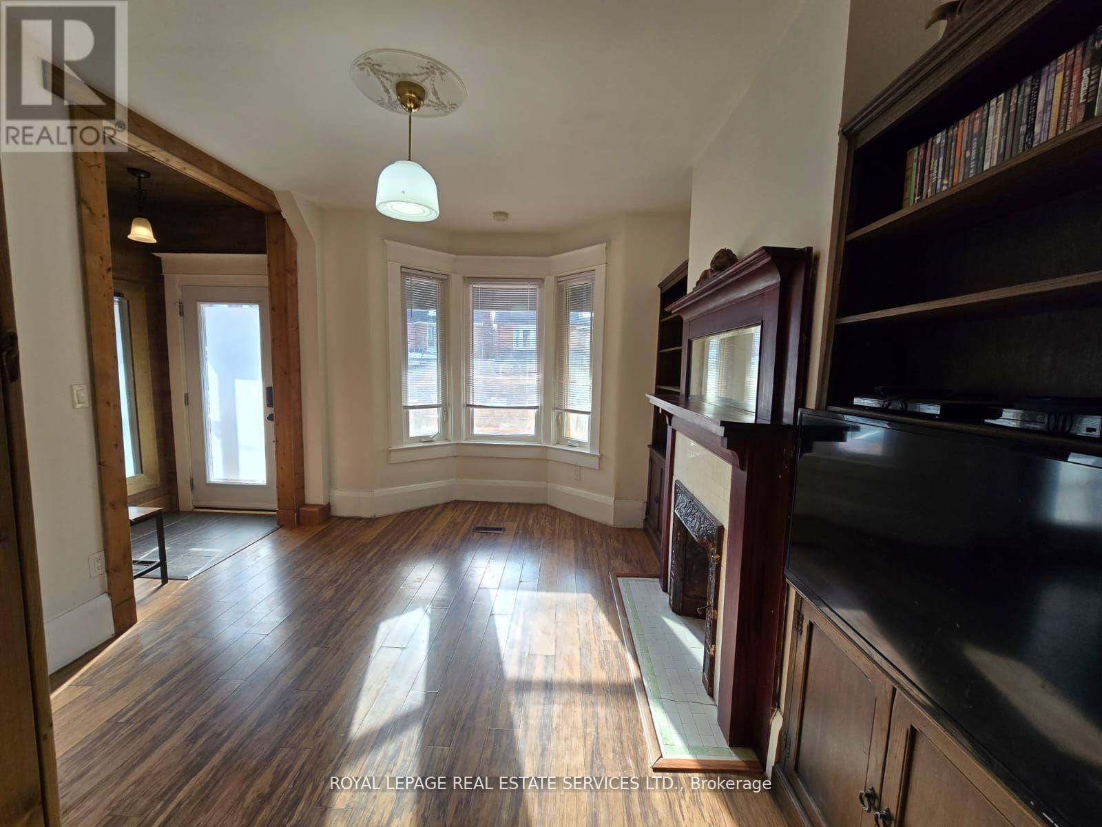 












MAIN - 1399 LANSDOWNE AVENUE

,
Toronto,




Ontario
M6H3Z9

