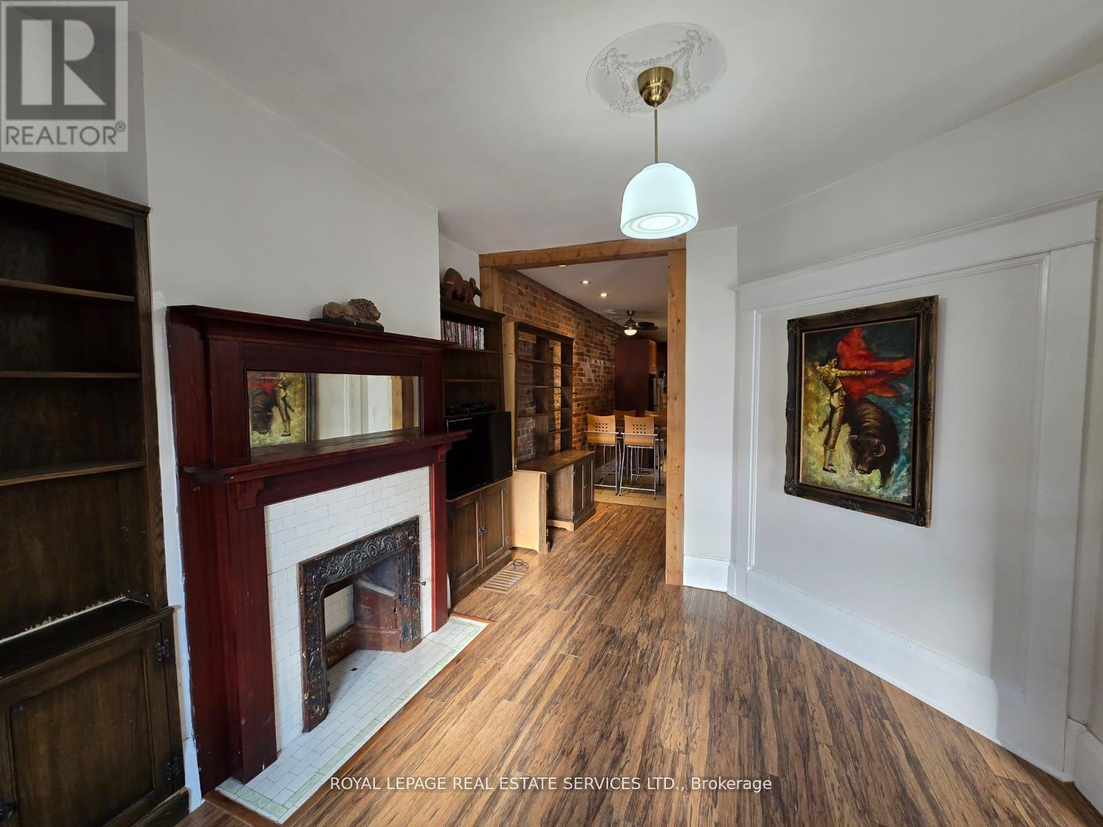 












MAIN - 1399 LANSDOWNE AVENUE

,
Toronto,




Ontario
M6H3Z9

