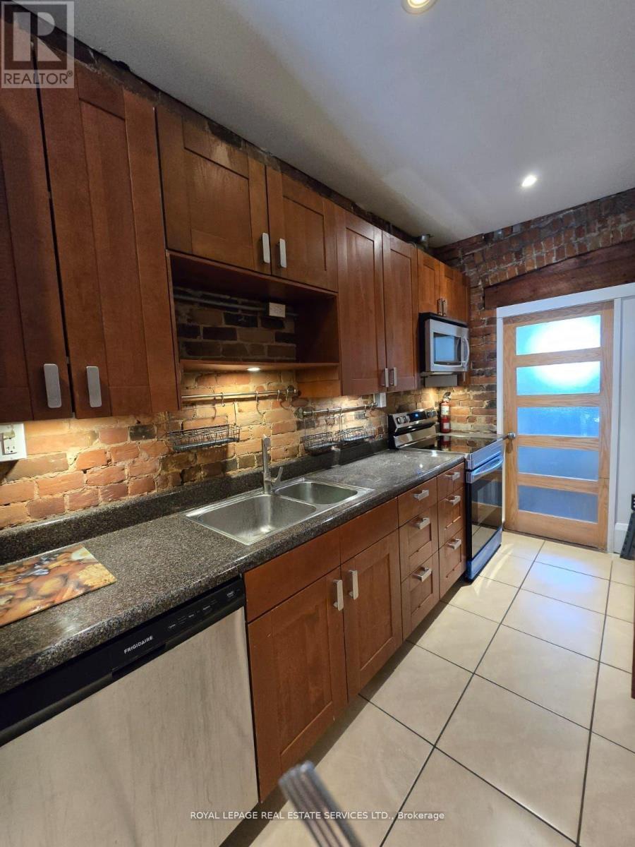 












MAIN - 1399 LANSDOWNE AVENUE

,
Toronto,




Ontario
M6H3Z9

