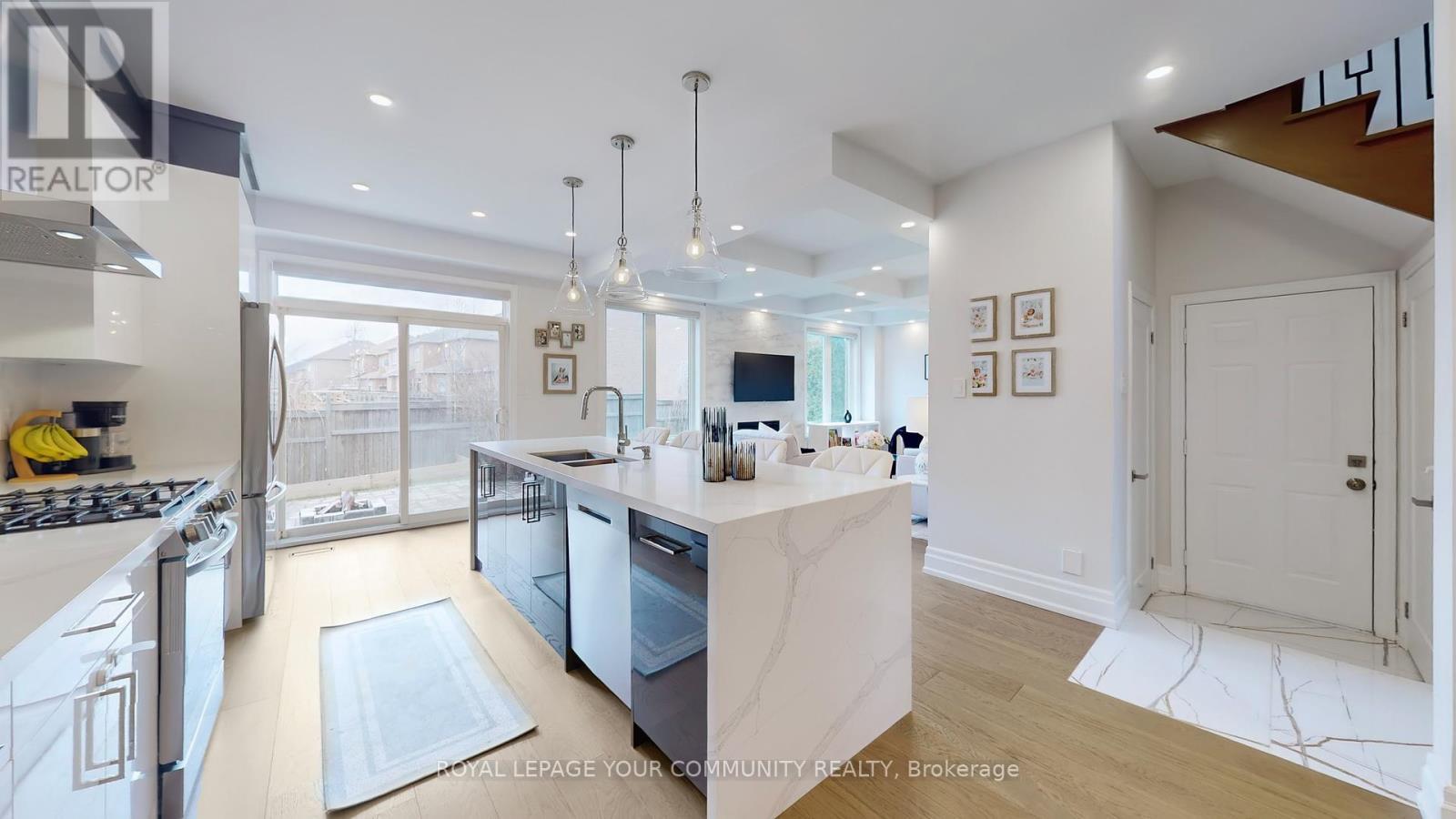 












100 GRAND OAK DRIVE

,
Richmond Hill,




Ontario
L4E4A6

