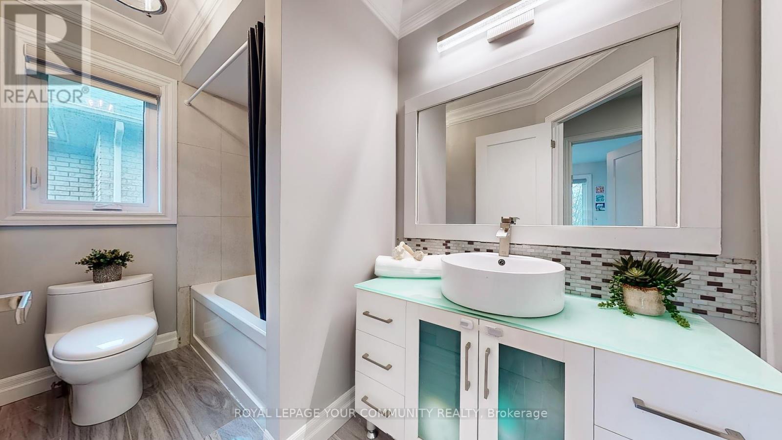 












100 GRAND OAK DRIVE

,
Richmond Hill,




Ontario
L4E4A6

