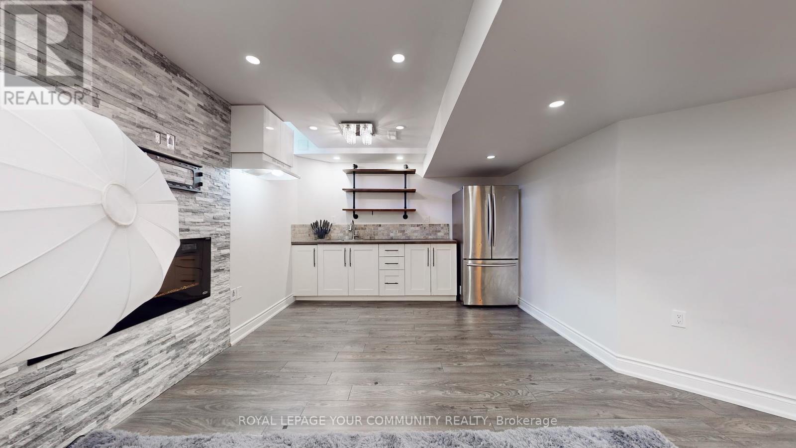 












100 GRAND OAK DRIVE

,
Richmond Hill,




Ontario
L4E4A6

