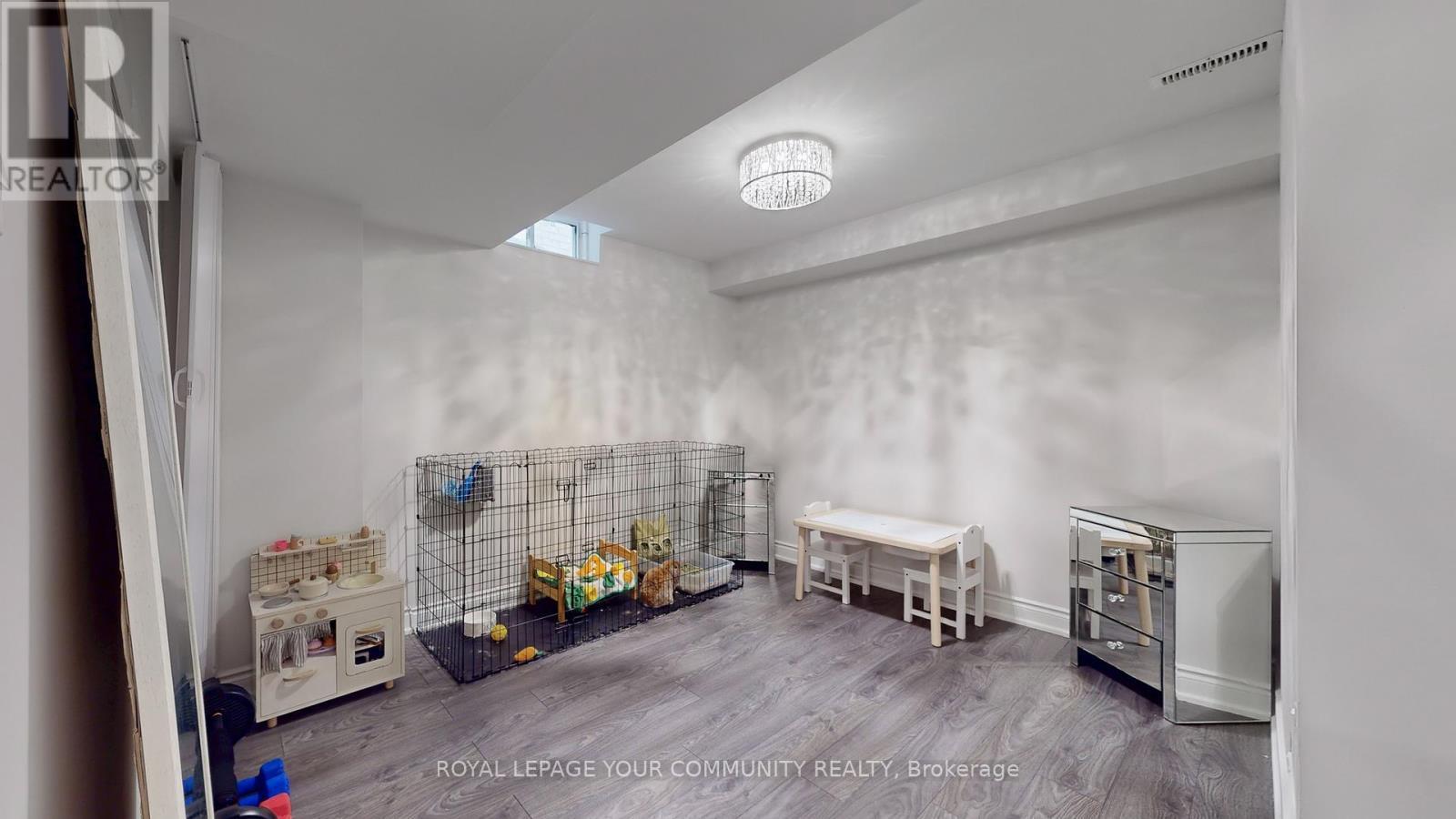 












100 GRAND OAK DRIVE

,
Richmond Hill,




Ontario
L4E4A6

