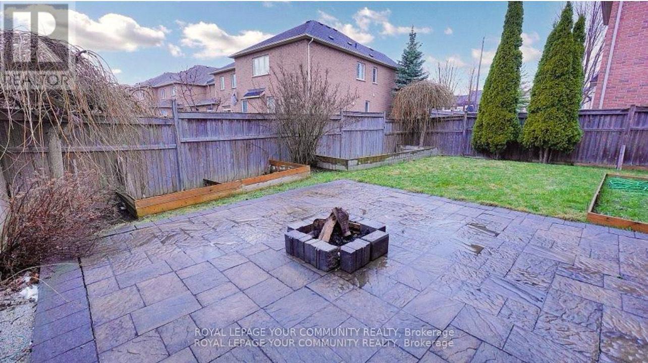 












100 GRAND OAK DRIVE

,
Richmond Hill,




Ontario
L4E4A6

