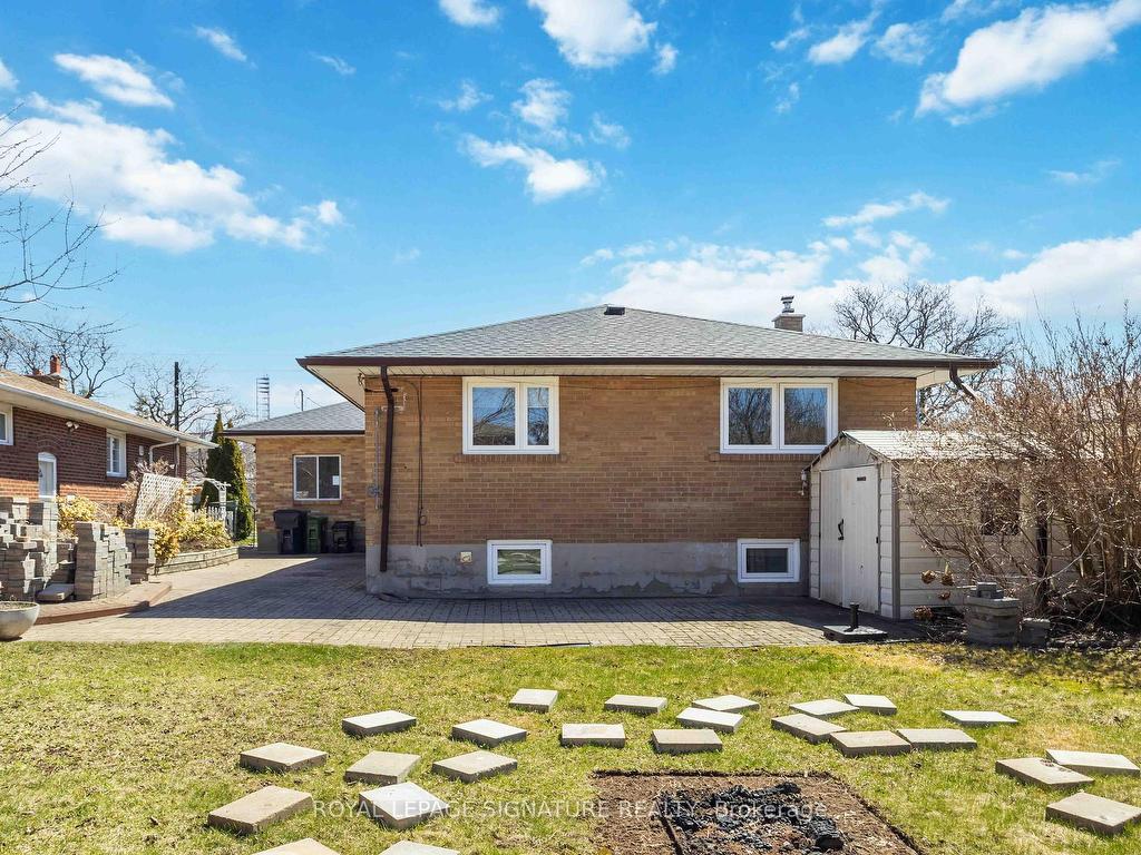 









78


Sloane

Avenue, UPPER,
Toronto,




ON
M4A 2A7

