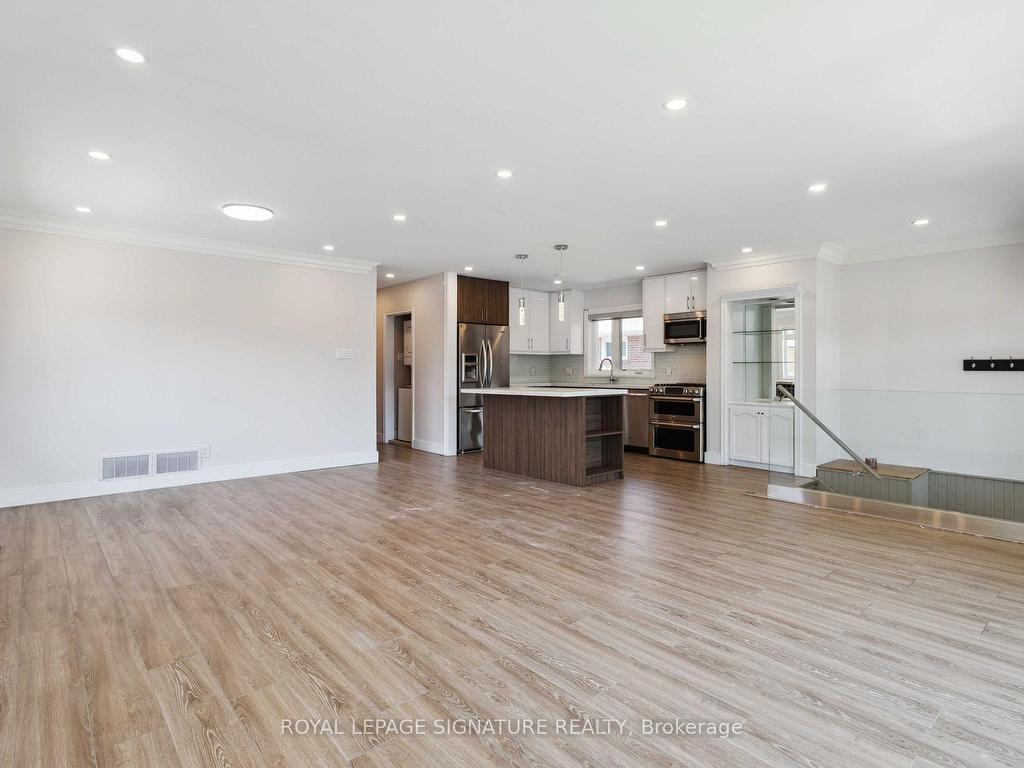 









78


Sloane

Avenue, UPPER,
Toronto,




ON
M4A 2A7

