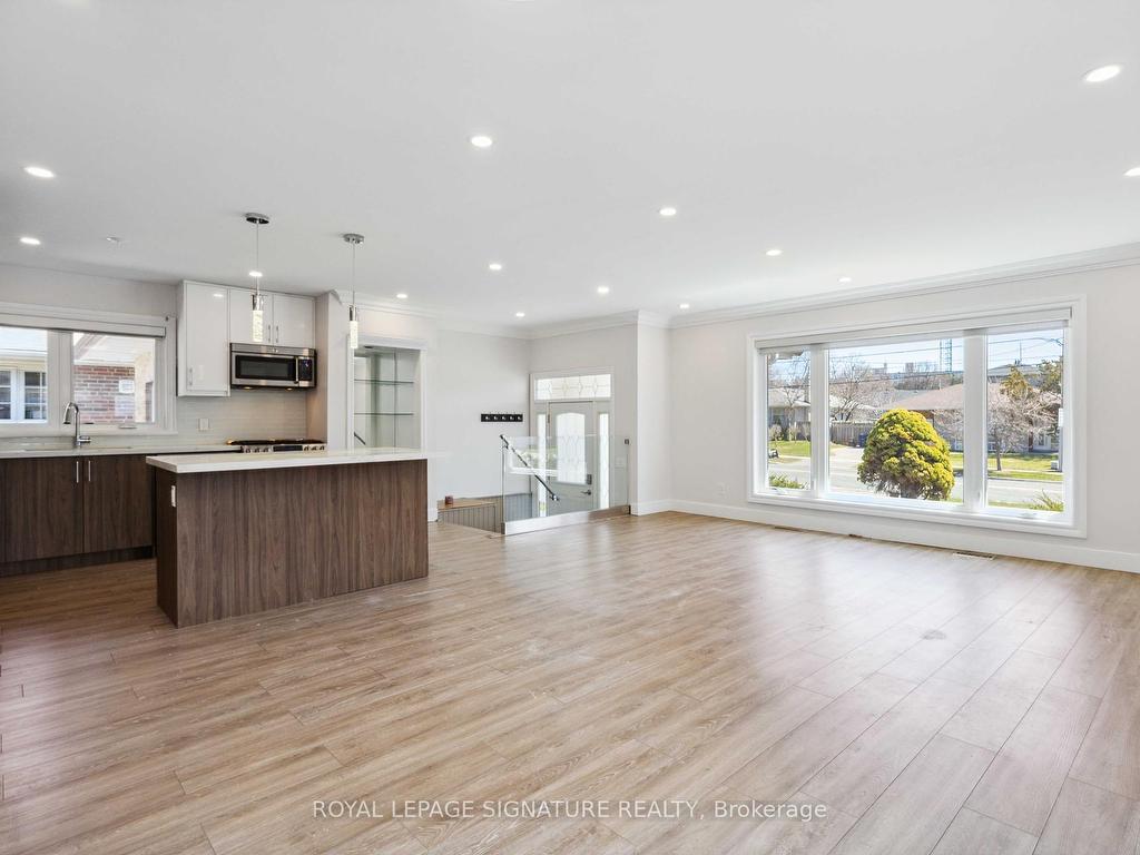 









78


Sloane

Avenue, UPPER,
Toronto,




ON
M4A 2A7

