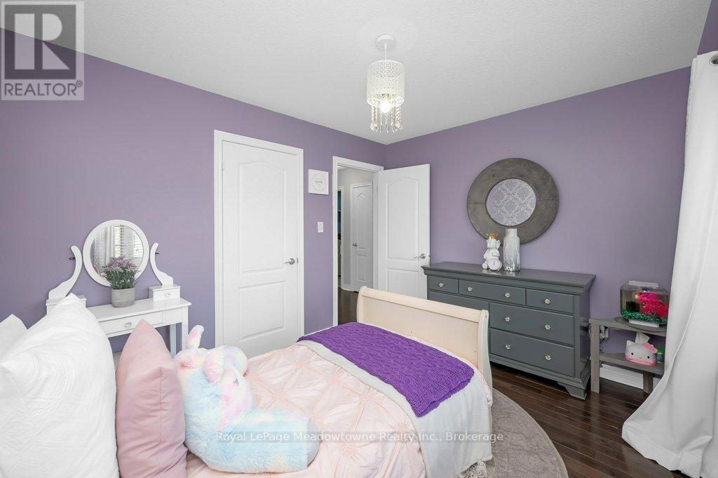 












152 WESTON DRIVE

,
Milton (SC Scott),




Ontario
L9T0V6

