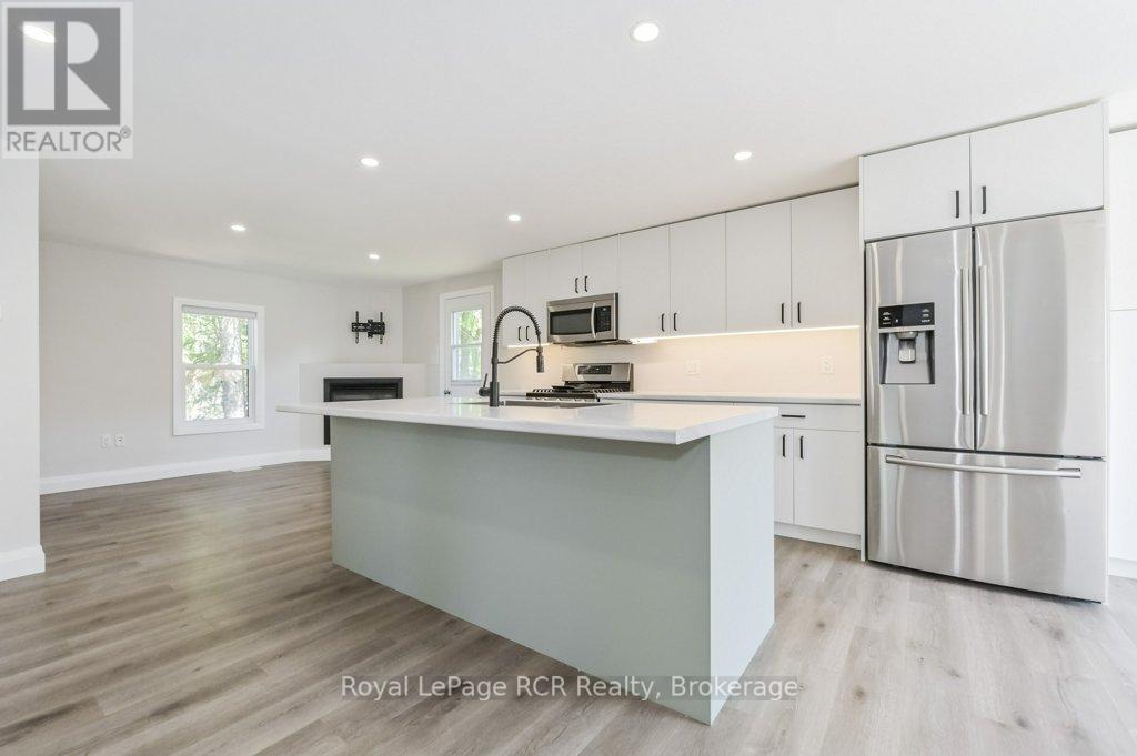 












330 WILLIAM STREET

,
Wellington North (Mount Forest),




Ontario
N0G2L3

