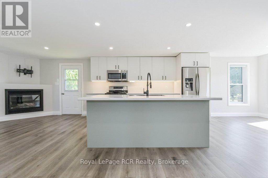 












330 WILLIAM STREET

,
Wellington North (Mount Forest),




Ontario
N0G2L3

