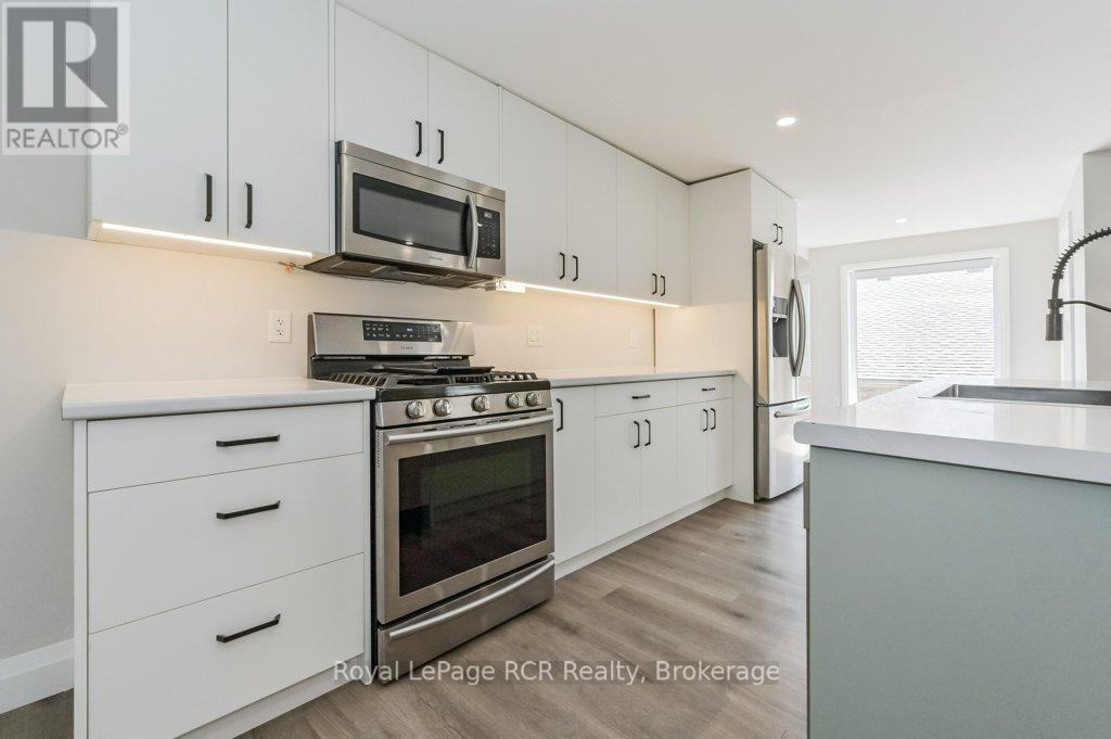 












330 WILLIAM STREET

,
Wellington North (Mount Forest),




Ontario
N0G2L3

