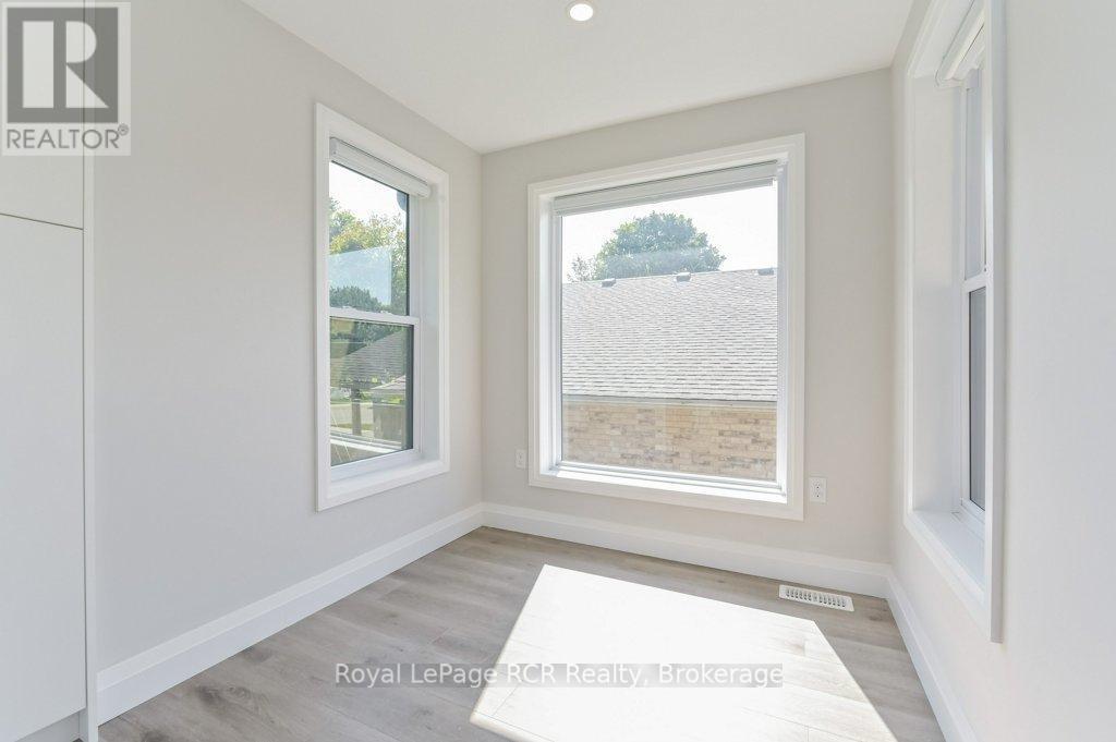 












330 WILLIAM STREET

,
Wellington North (Mount Forest),




Ontario
N0G2L3

