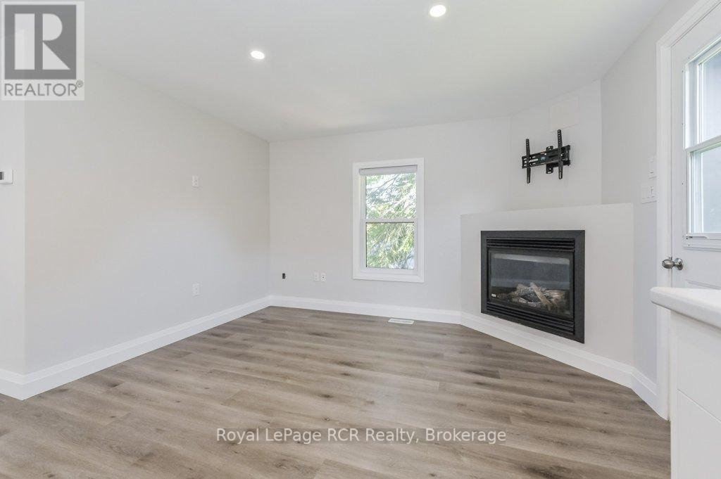 












330 WILLIAM STREET

,
Wellington North (Mount Forest),




Ontario
N0G2L3

