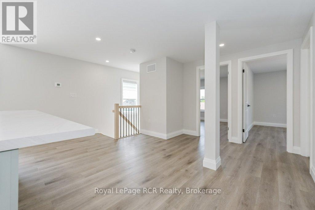 












330 WILLIAM STREET

,
Wellington North (Mount Forest),




Ontario
N0G2L3

