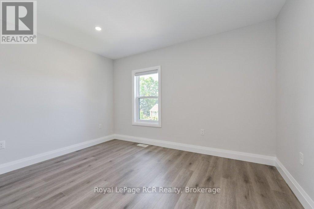 












330 WILLIAM STREET

,
Wellington North (Mount Forest),




Ontario
N0G2L3

