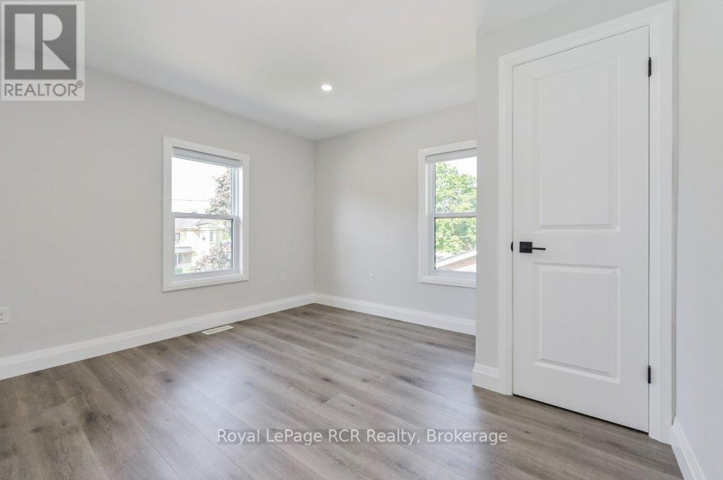 












330 WILLIAM STREET

,
Wellington North (Mount Forest),




Ontario
N0G2L3

