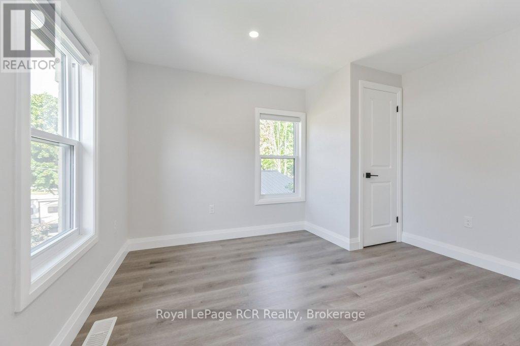 












330 WILLIAM STREET

,
Wellington North (Mount Forest),




Ontario
N0G2L3

