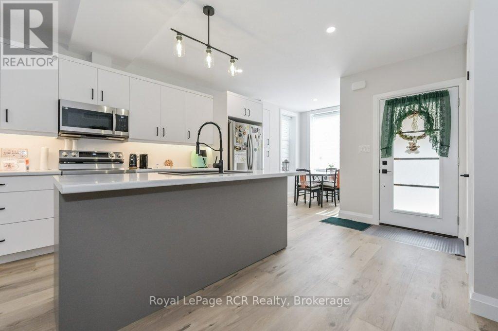 












330 WILLIAM STREET

,
Wellington North (Mount Forest),




Ontario
N0G2L3

