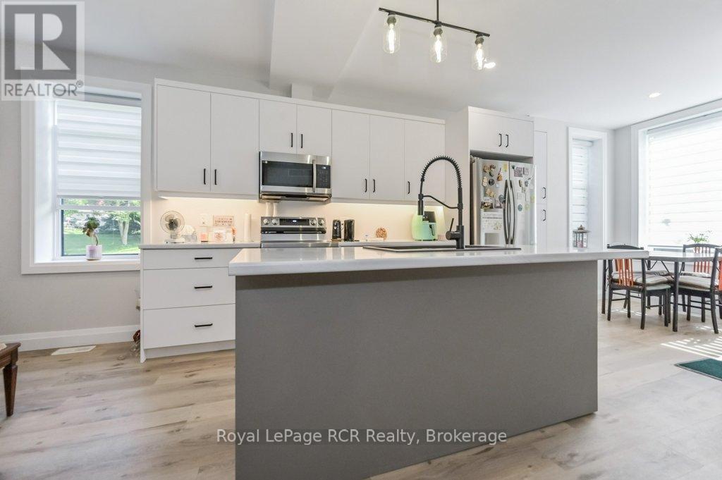 












330 WILLIAM STREET

,
Wellington North (Mount Forest),




Ontario
N0G2L3

