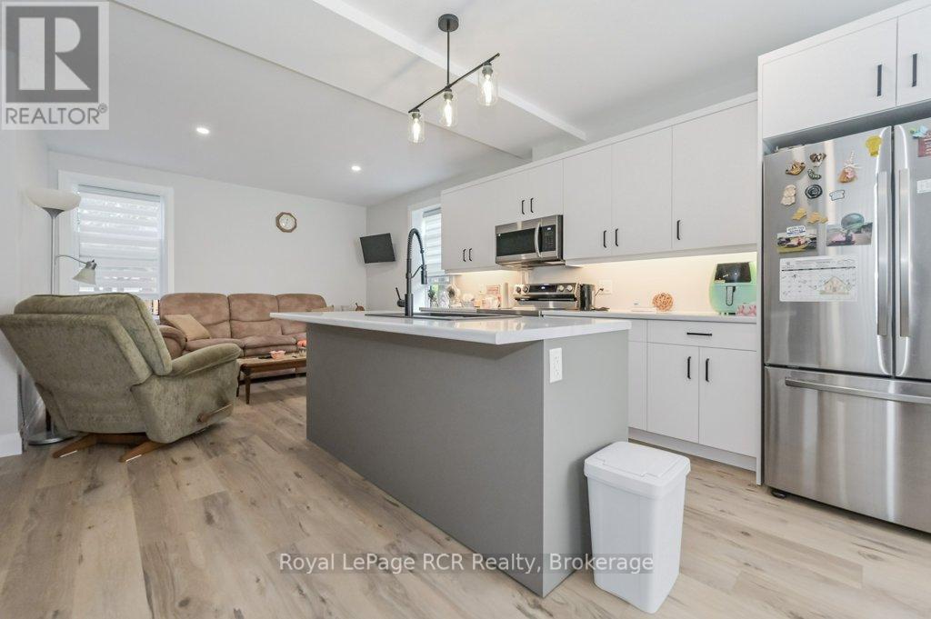 












330 WILLIAM STREET

,
Wellington North (Mount Forest),




Ontario
N0G2L3

