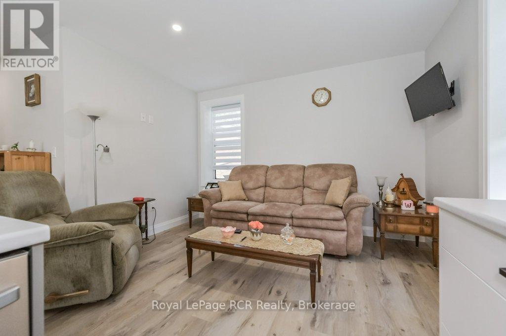 












330 WILLIAM STREET

,
Wellington North (Mount Forest),




Ontario
N0G2L3


