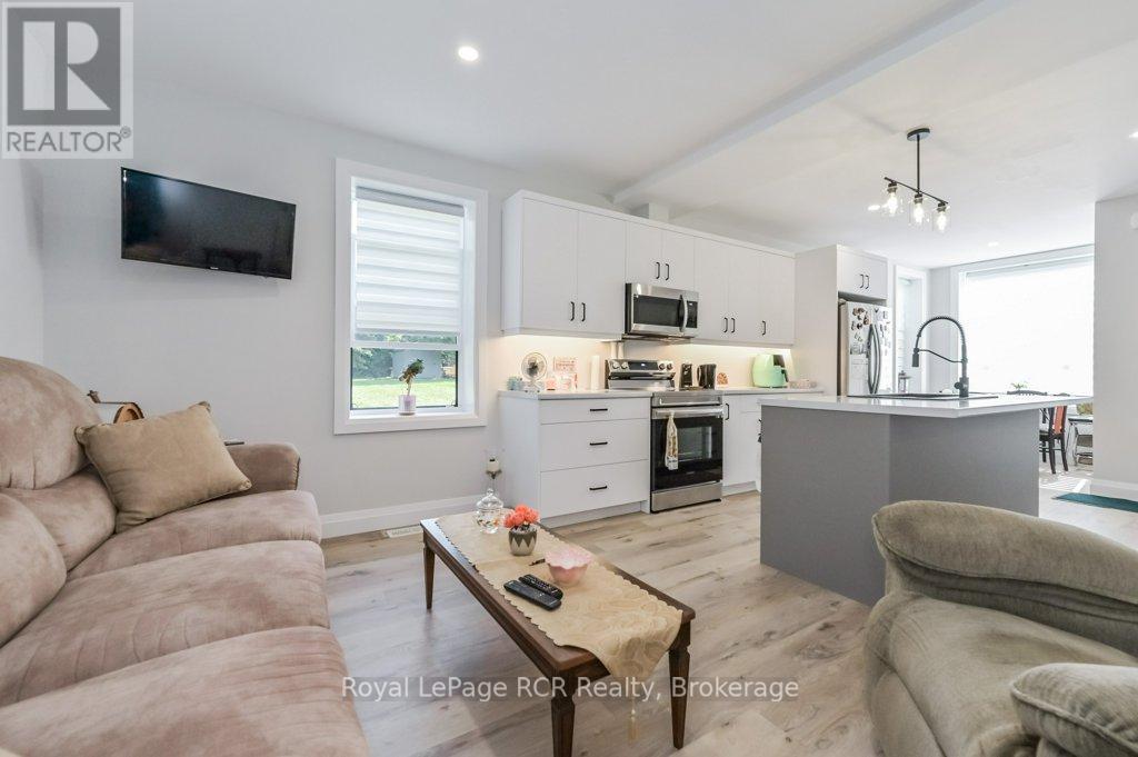 












330 WILLIAM STREET

,
Wellington North (Mount Forest),




Ontario
N0G2L3

